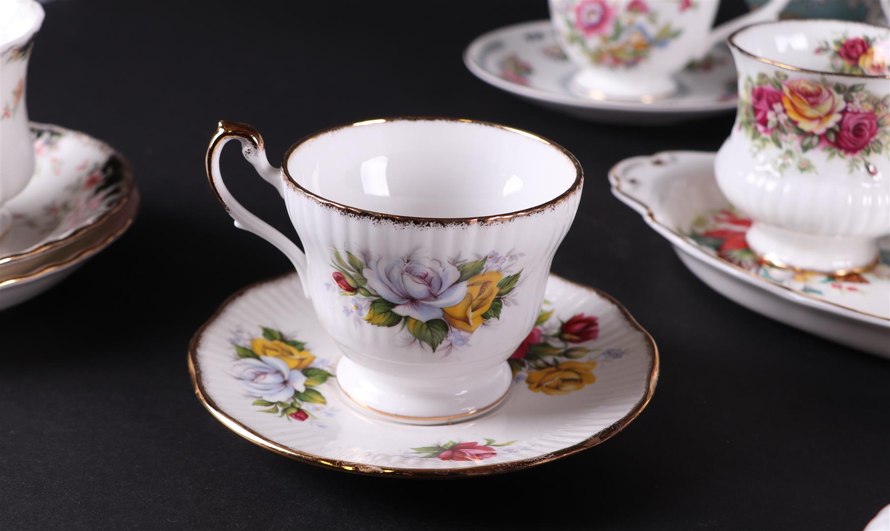 An extensive  lot  with various "Royal Albert" cups and saucers. - Image 11 of 12