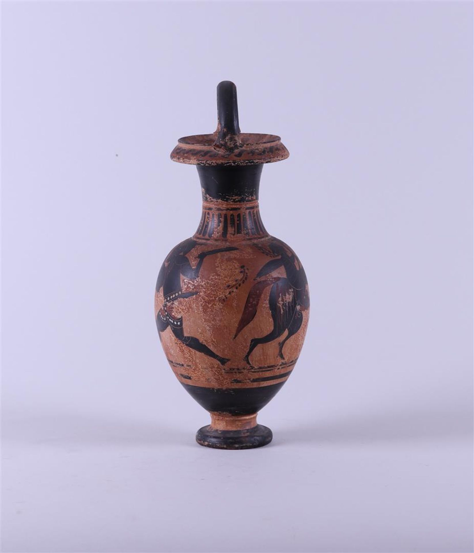 A Greek black-figure vase, incised and heightened with white.  - Bild 2 aus 2