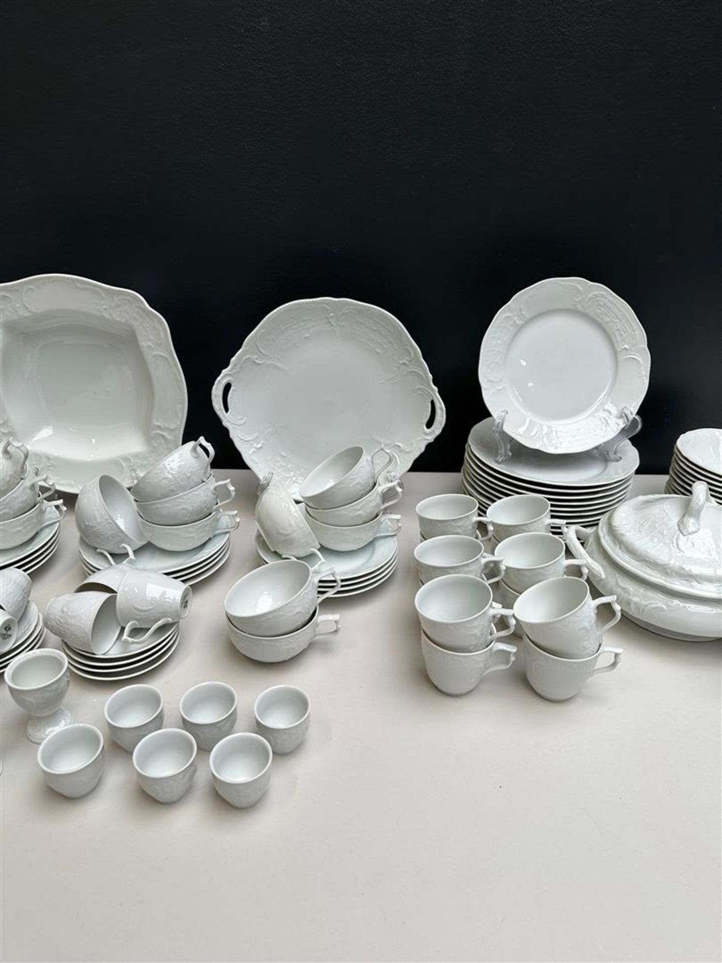 An 81-piece Rosenthal white Classic crockery set  - Bild 3 aus 5