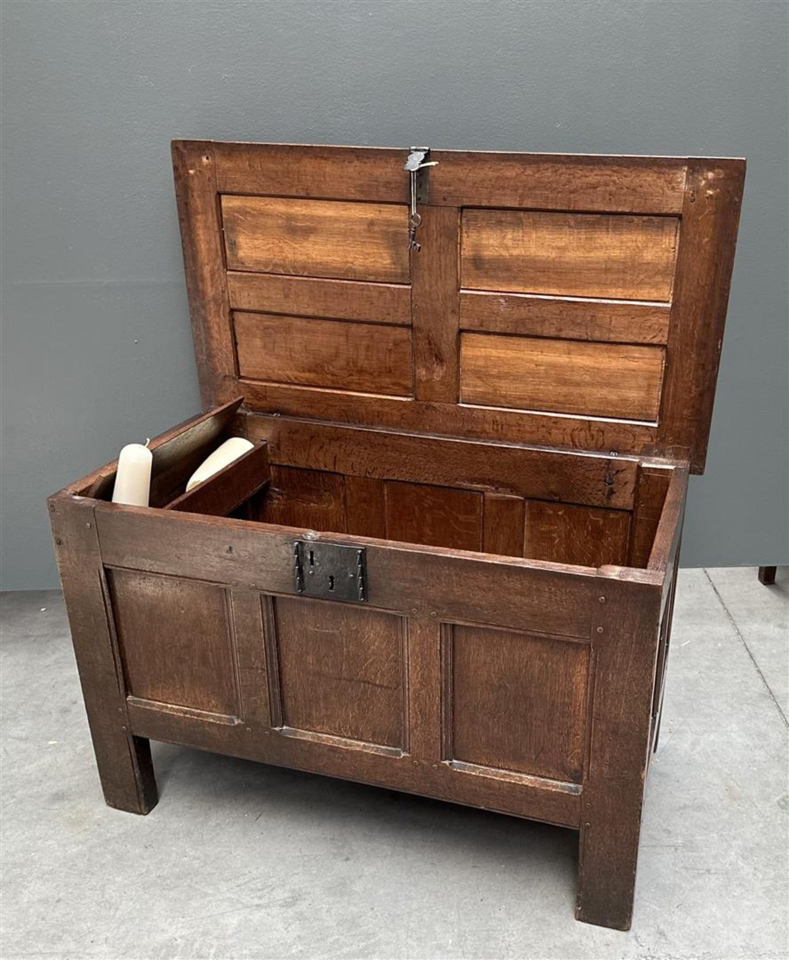 An early 18th century oak bridal chest with candle compartment. - Image 2 of 3