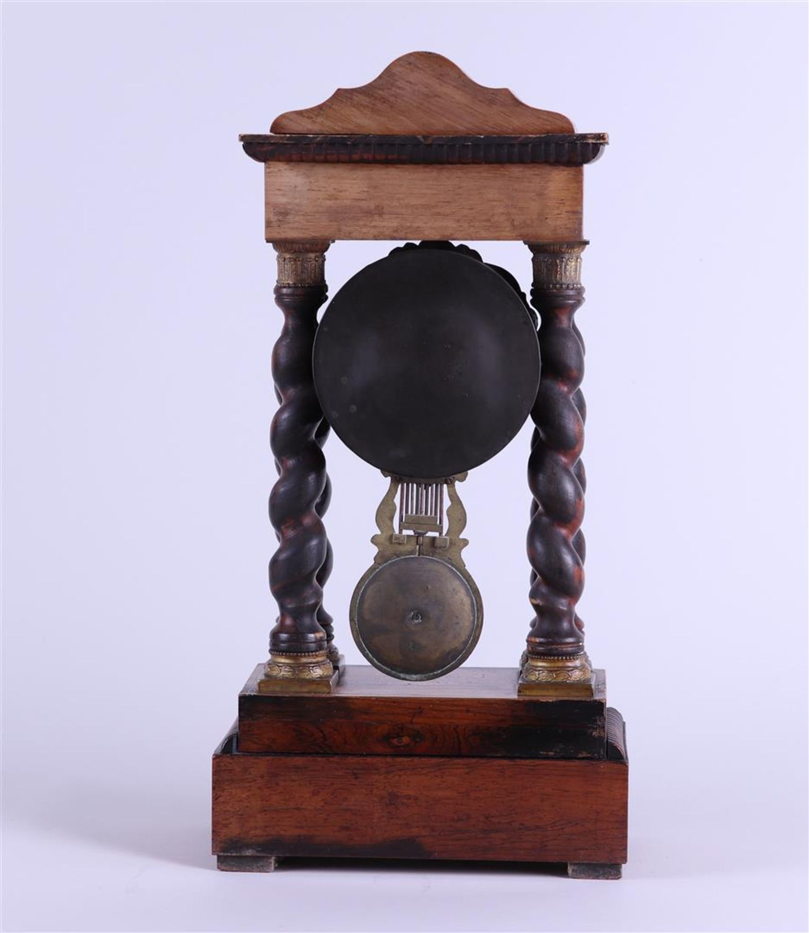 A wooden column clock with intarsia. France, circa 1870 - Bild 4 aus 5