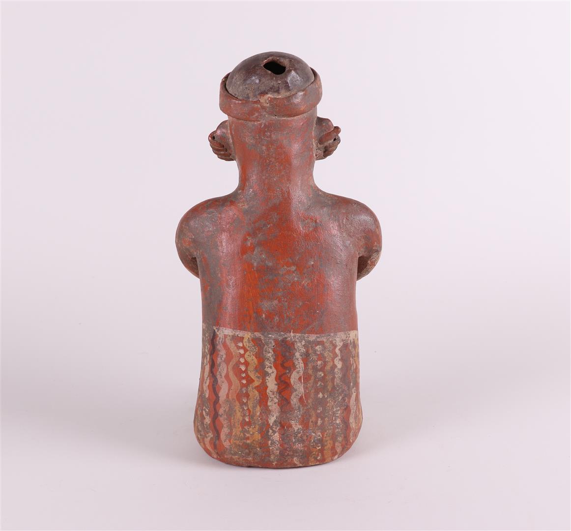 A (possibly) pre-Columbian figure in baked clay. - Image 3 of 6