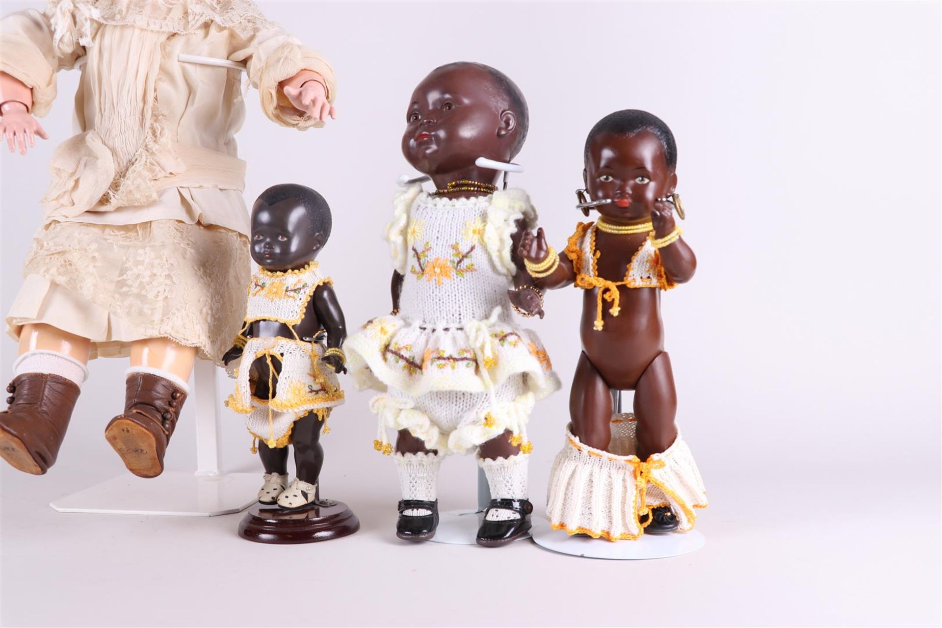Schildkröt, a lot of 3 Dark colored dolls in plastic. Circa 1950. I - Bild 4 aus 5