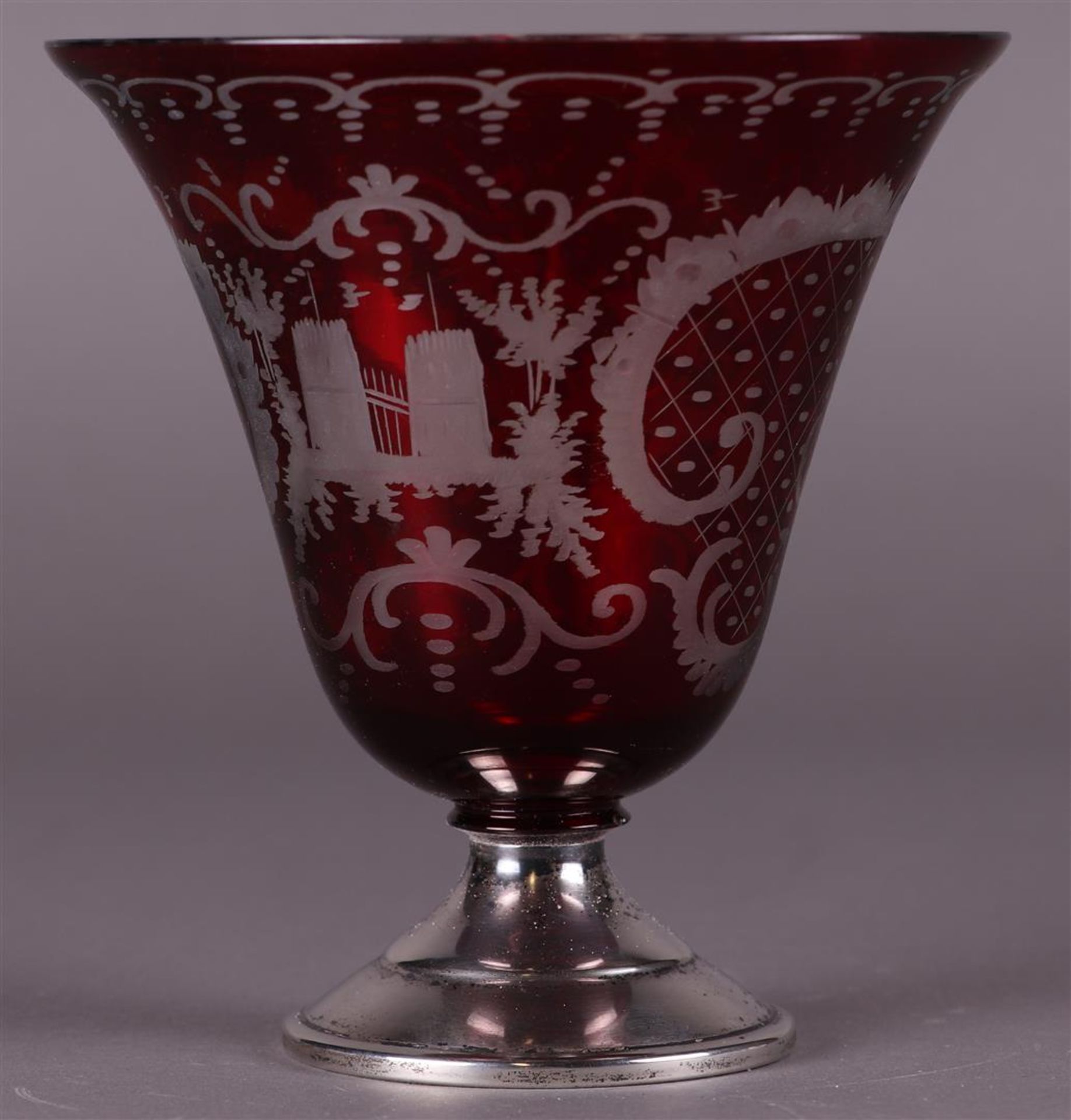 A Bohemian goblet on a silver base, ca. 1900. - Bild 2 aus 4