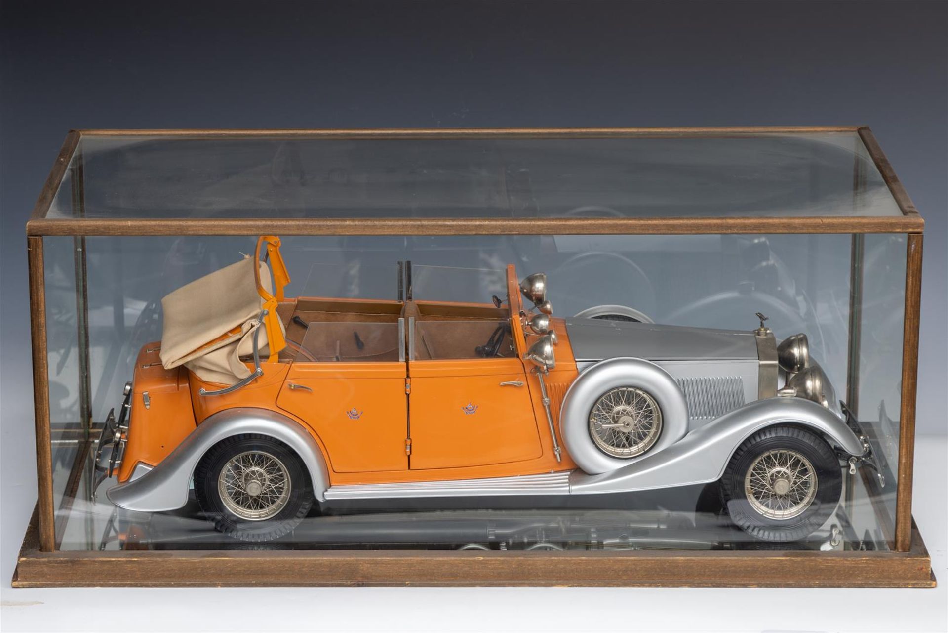 A scale model of a 1937 Rolls Royce.