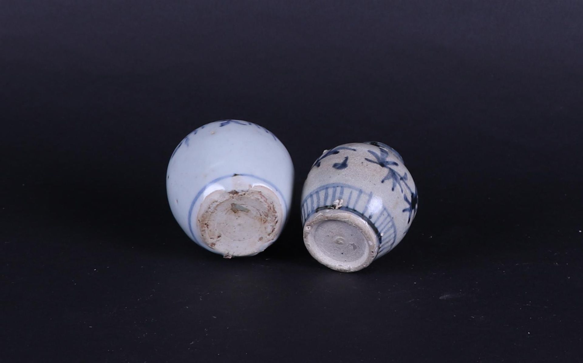 Two small porcelain storage jars with floral decoration. China, Ming period. - Image 3 of 3