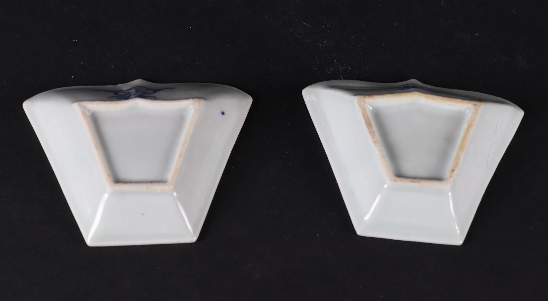 Two porcelain trapezoidal spice dishes with floral decor. China, Qianlong. - Image 3 of 4