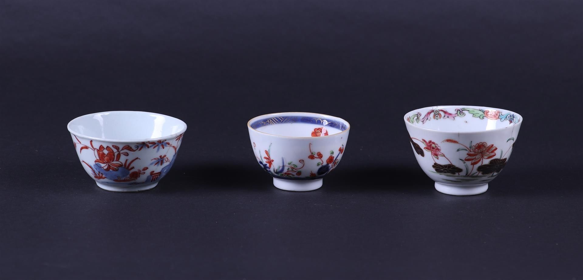 A lot  with three porcelain Famile Rose and Imari bowls. China, 18th century.