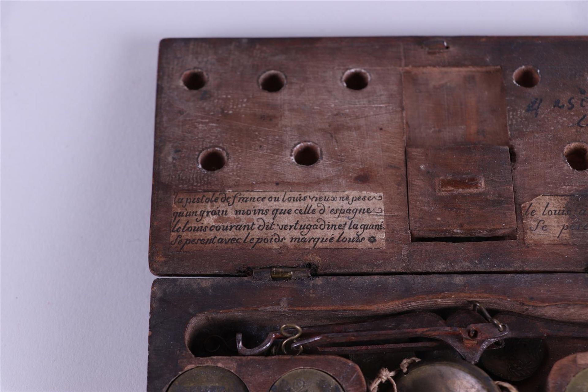 Trebuchet Gold scale in wooden box. 18th century. - Image 3 of 4