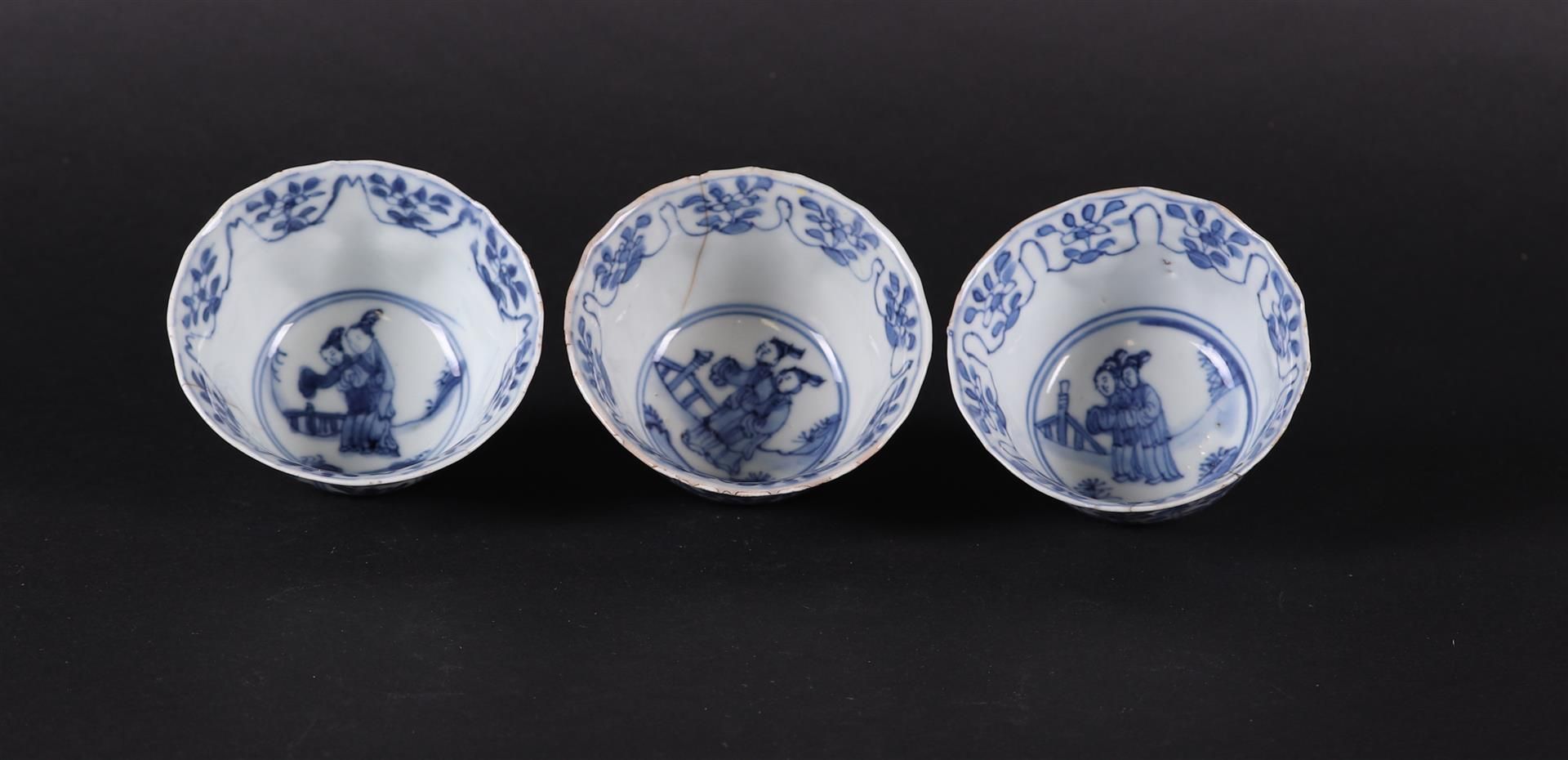 Three porcelain bowls with floral decoration on the outside,   - Bild 2 aus 3