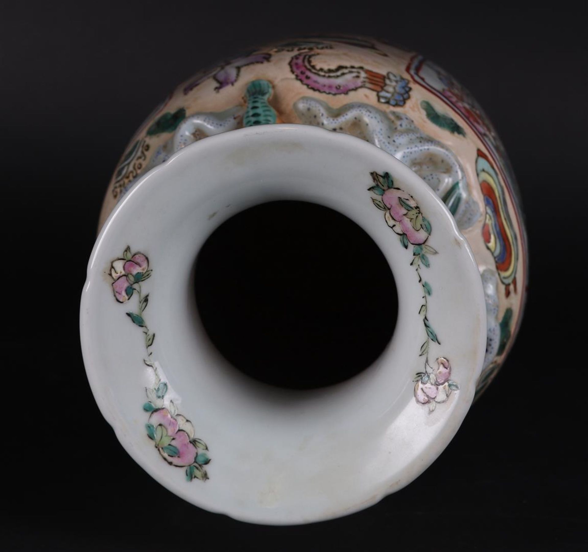 A lot  with  (2) porcelain vases. China, 2nd half 20th century. - Bild 3 aus 5