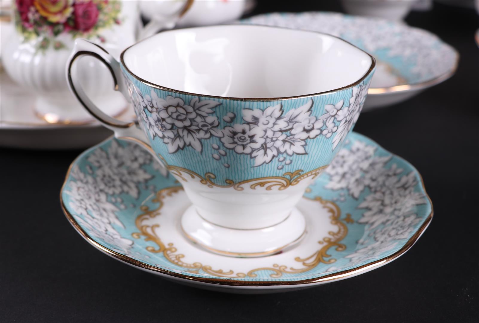 An extensive  lot  with various "Royal Albert" cups and saucers. - Image 3 of 12