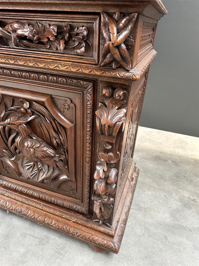 A French, antique hunting cupboard, the revolt carried by abstracted lions, with glass doors  - Image 3 of 5