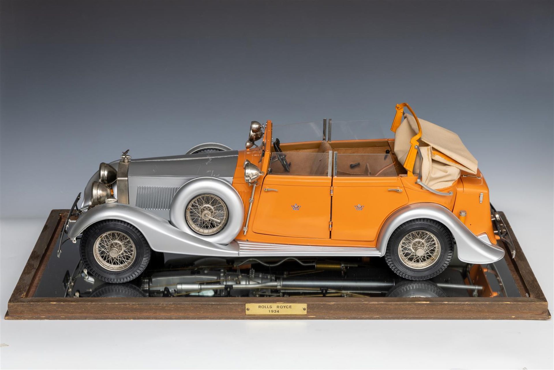A scale model of a 1937 Rolls Royce. - Image 4 of 6