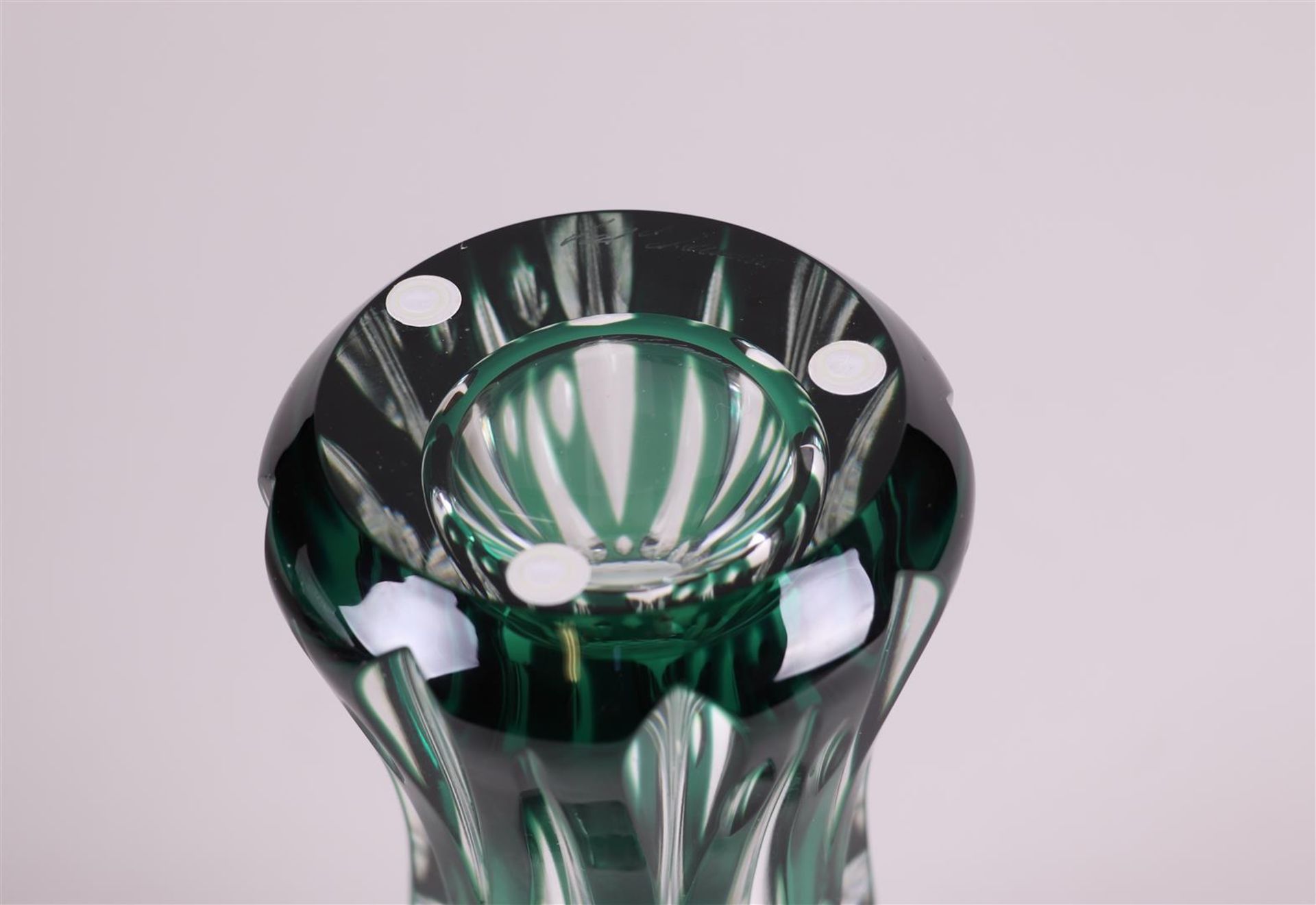 A green crystal cut vase, in original box. Val Saint Lambert. - Bild 4 aus 5