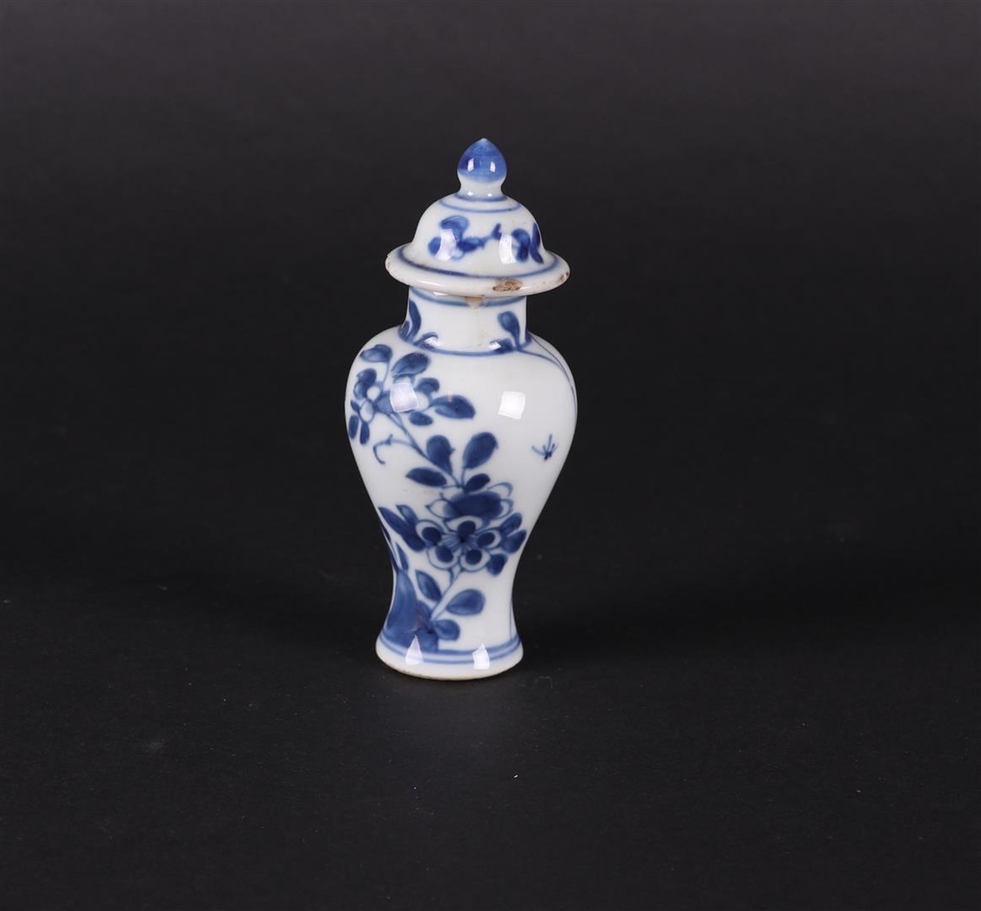 A porcelain baluster-shaped lidded vase with a 2-compartment division  - Bild 3 aus 5