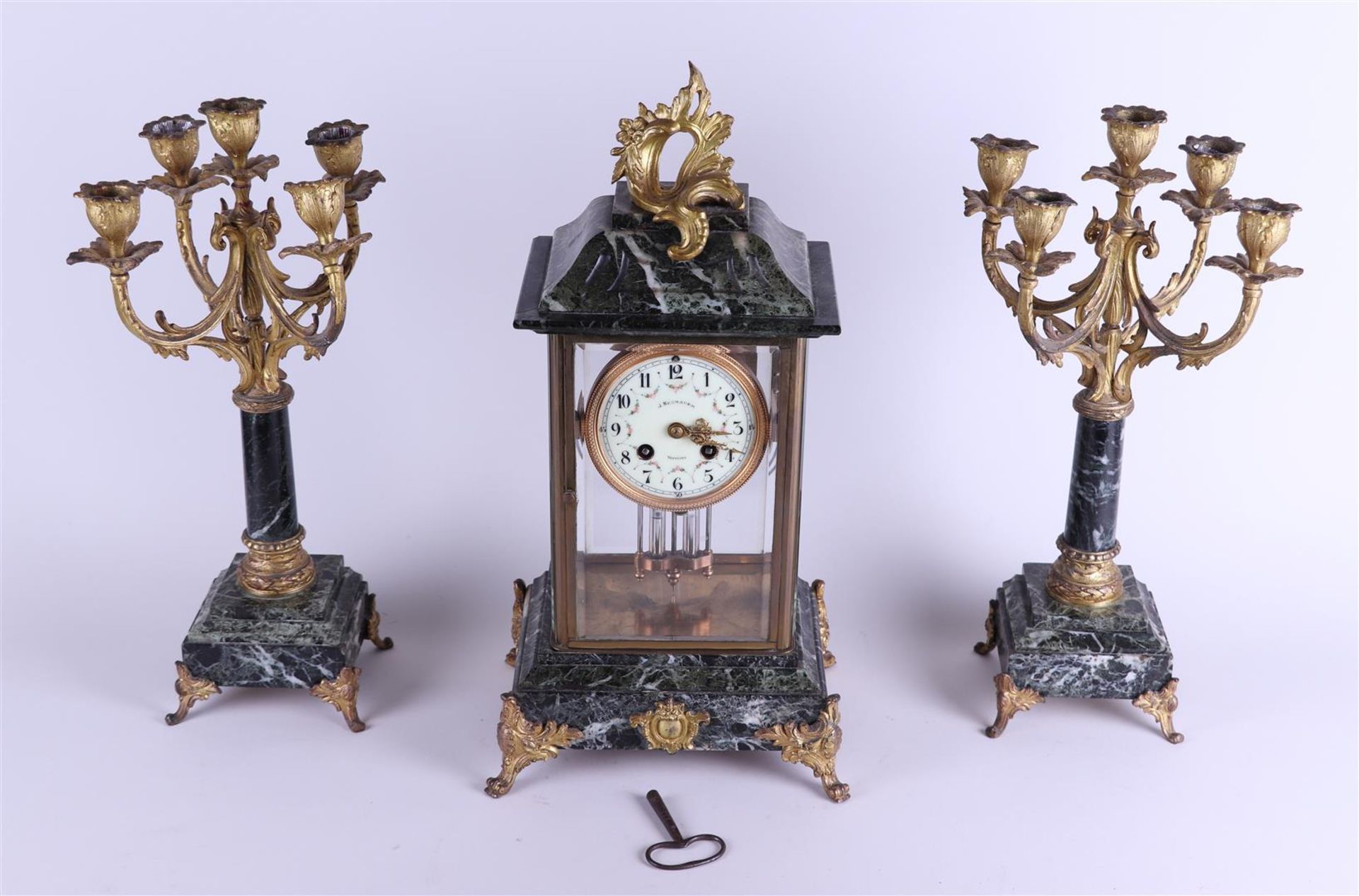 A Garniture de Cheminee consisting of a clock with cut glass walls, a mercury pendulum - Bild 2 aus 6