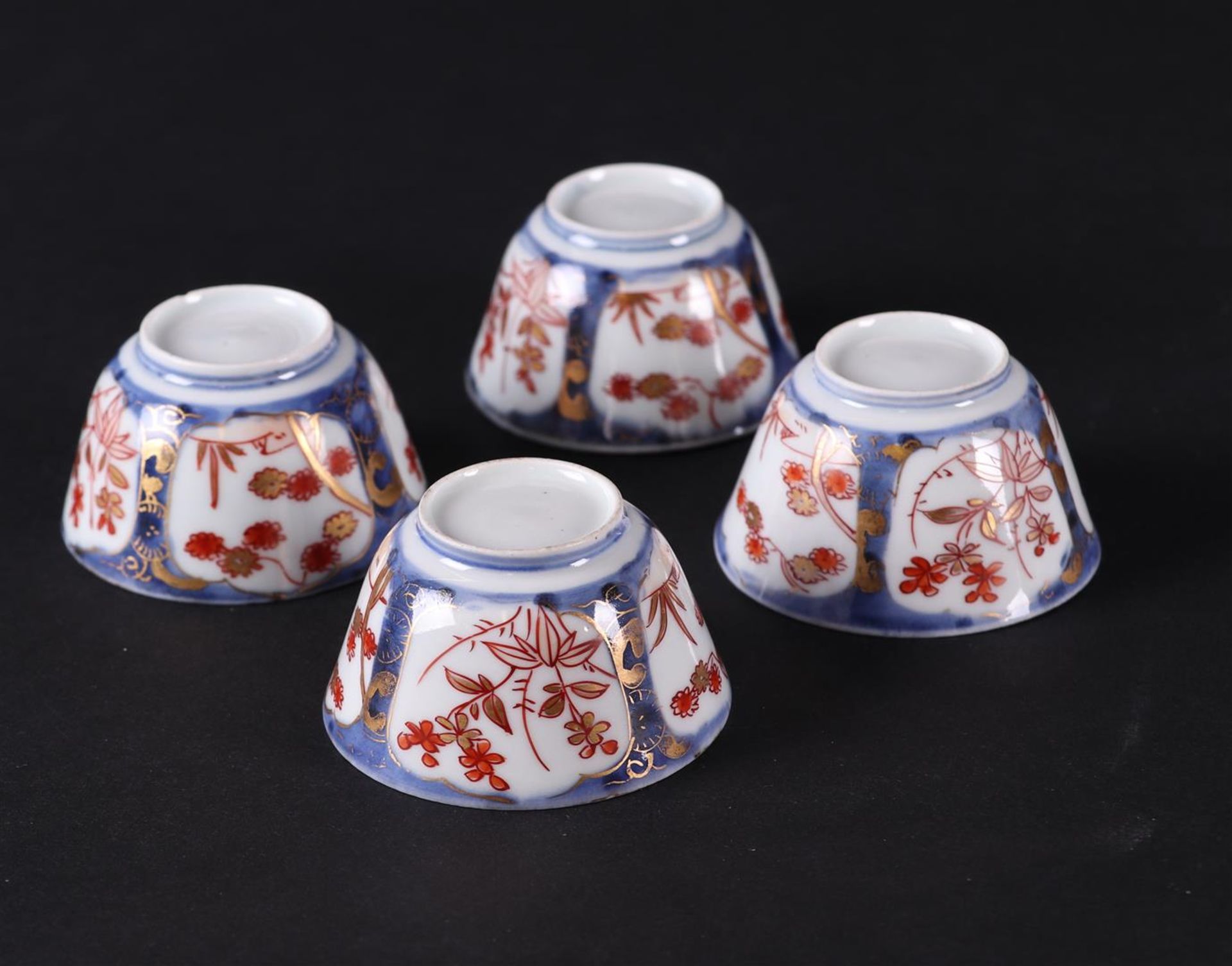 Four porcelain Imari bowls with floral decor in compartments. China/Japan, 18th century. - Image 3 of 3