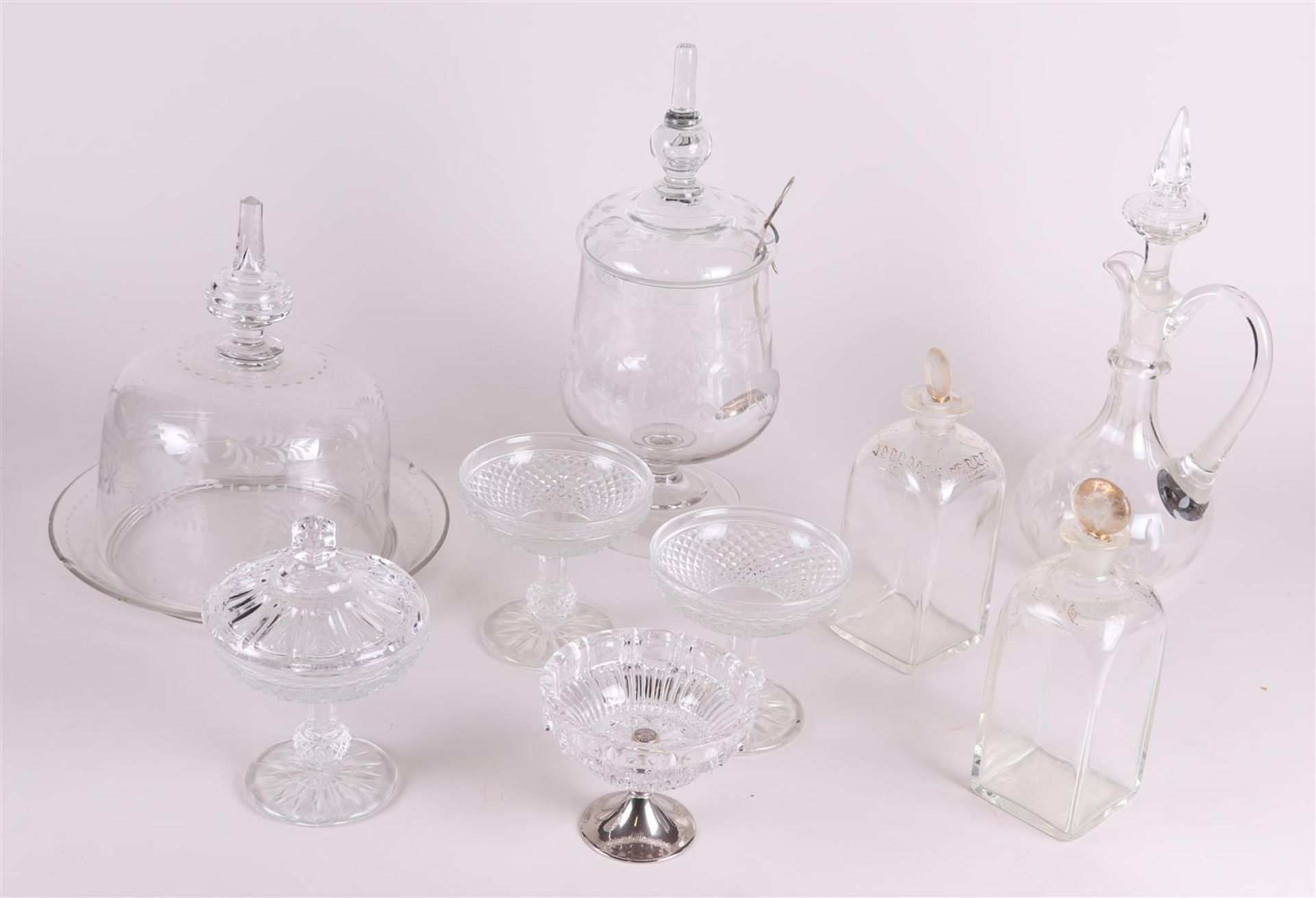 A large lot of antique glass and crystal including a bowl coupe. - Bild 4 aus 4
