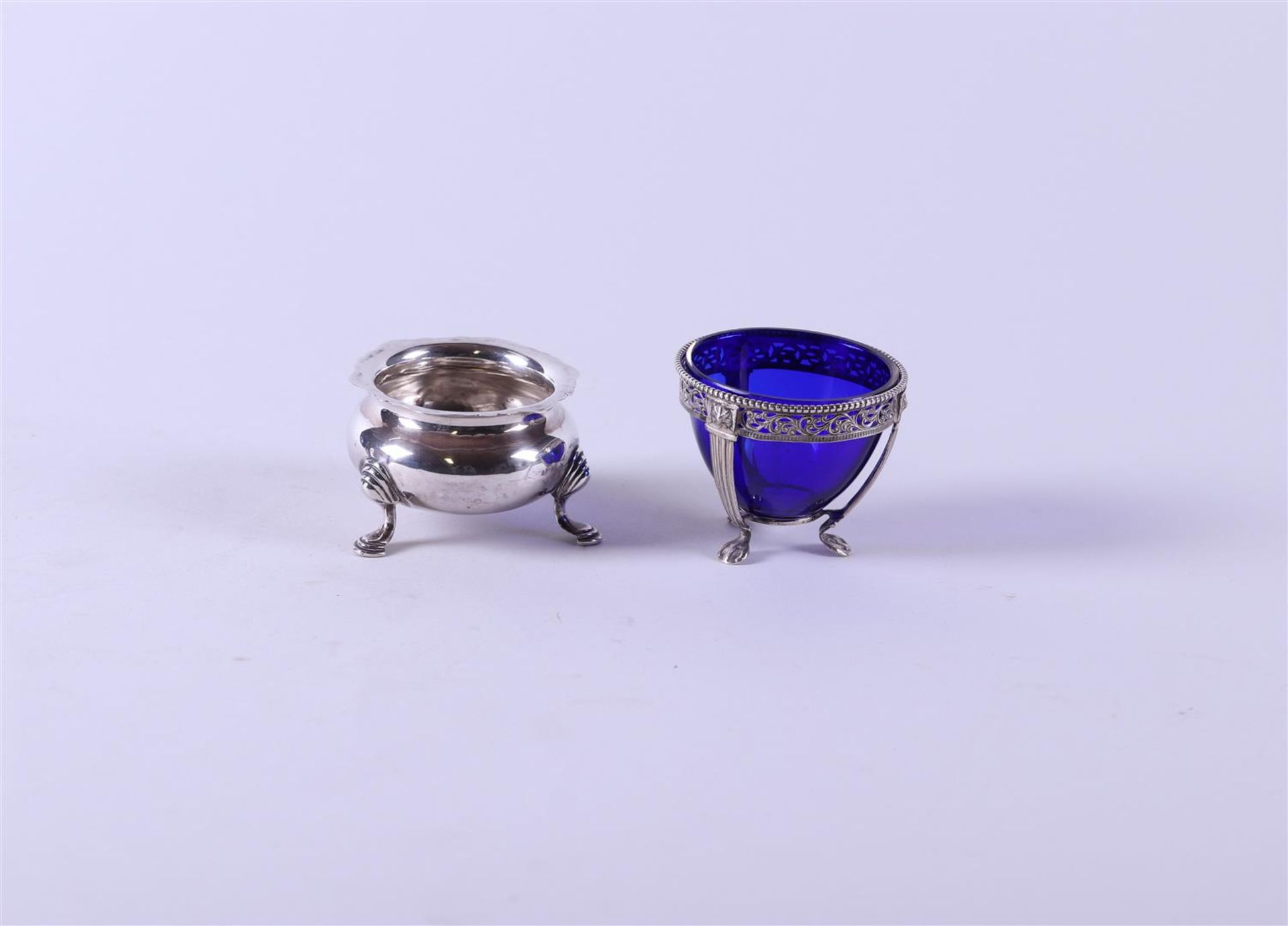 A salt cellar with a blue glass container and a rock sugar  container. Silver: 65 gr.