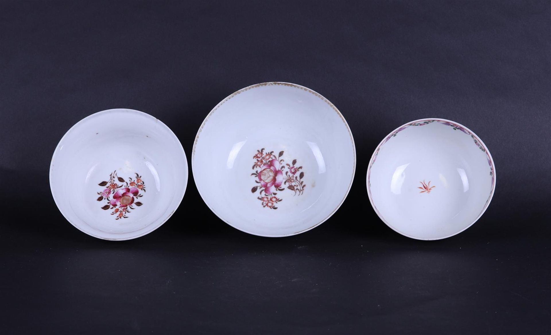 A lot of  (3) porcelain Famile Rose bowls. China, 18th century. - Image 2 of 3