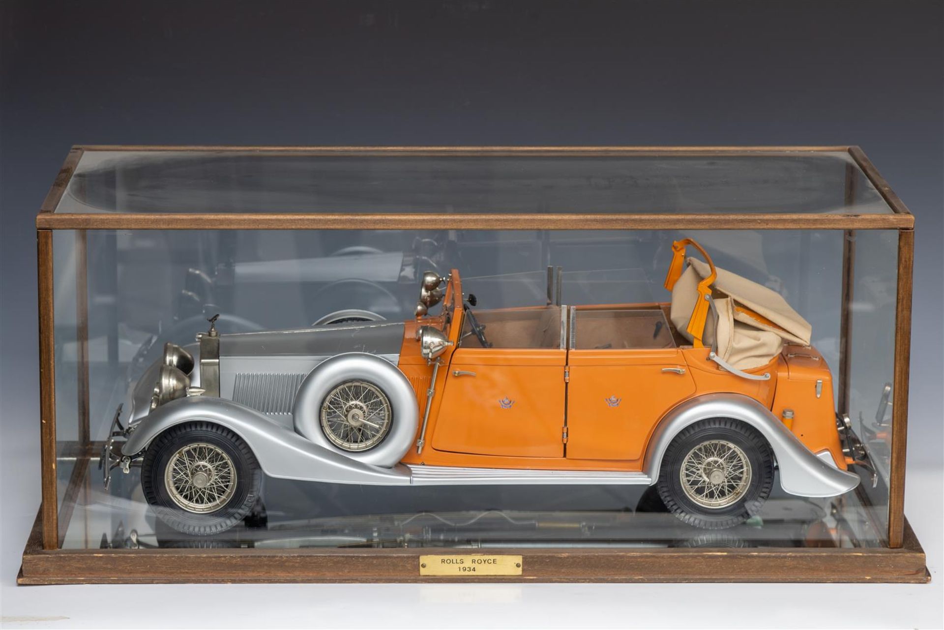 A scale model of a 1937 Rolls Royce. - Image 2 of 6