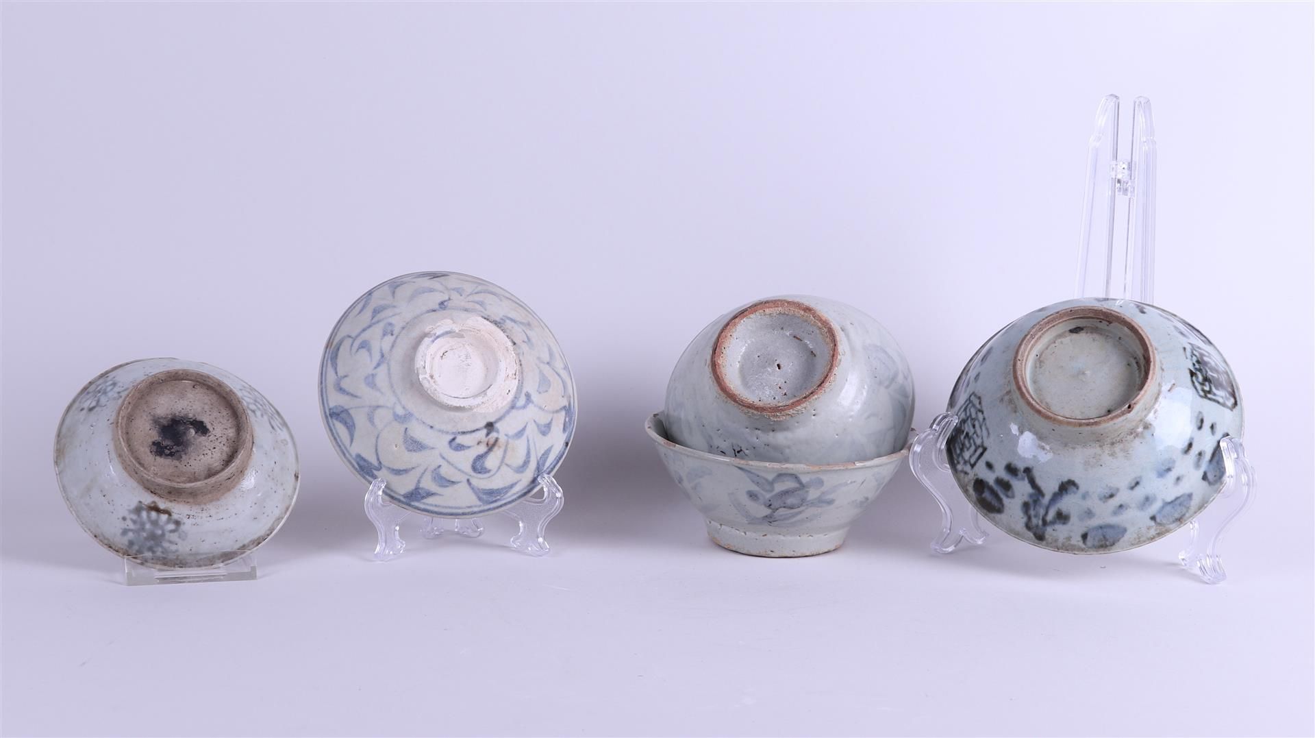 A lot of (5)  rustic Ming bowls. - Bild 2 aus 2