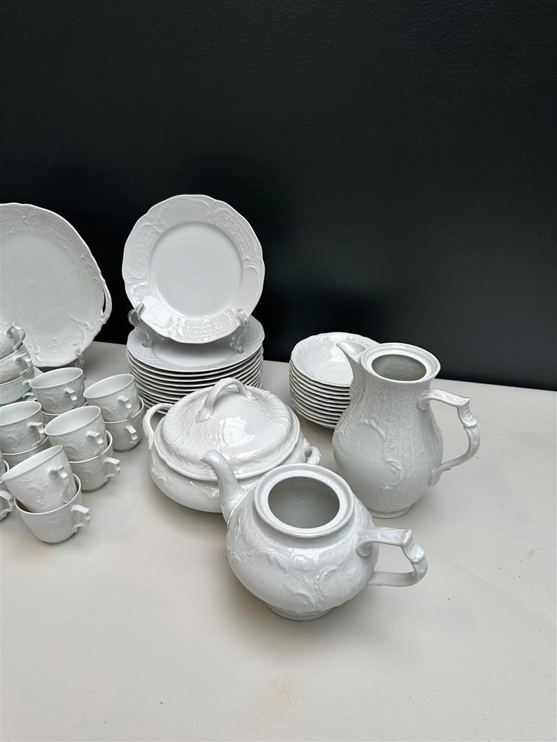 An 81-piece Rosenthal white Classic crockery set  - Image 4 of 5