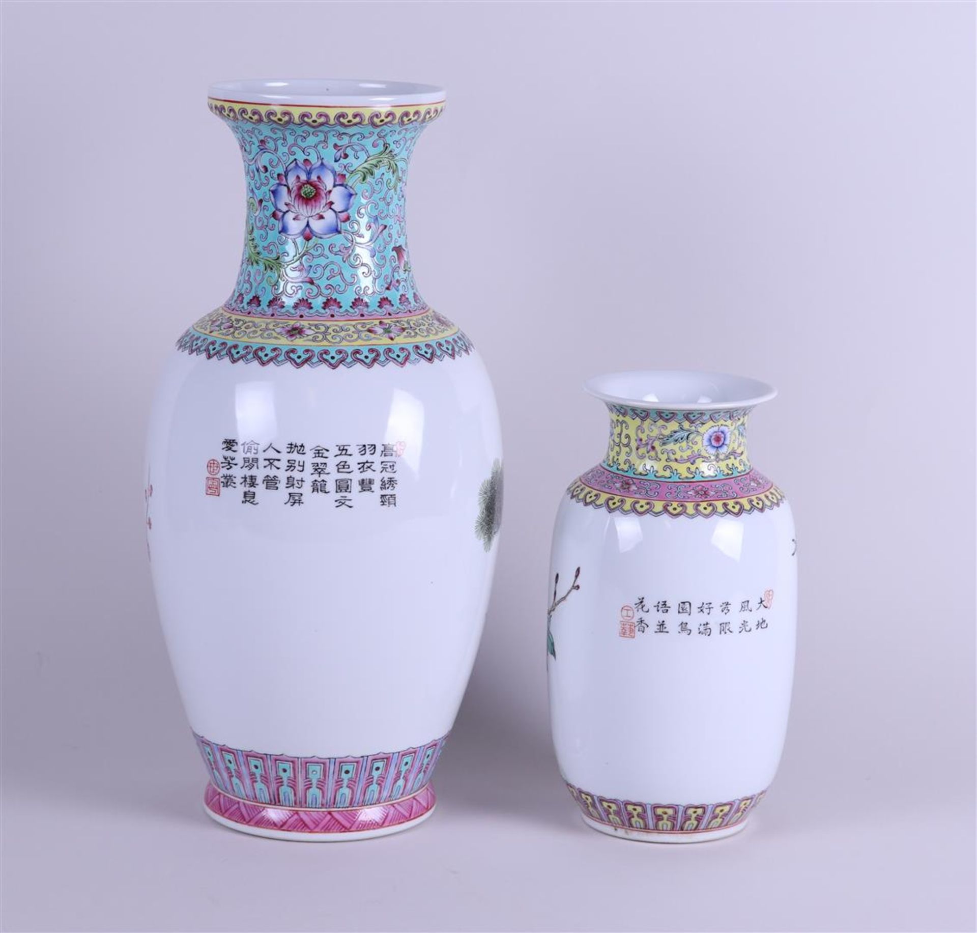 A lot of two porcelain Famile Rose vases decorated with pheasants and peacocks,  - Bild 2 aus 5
