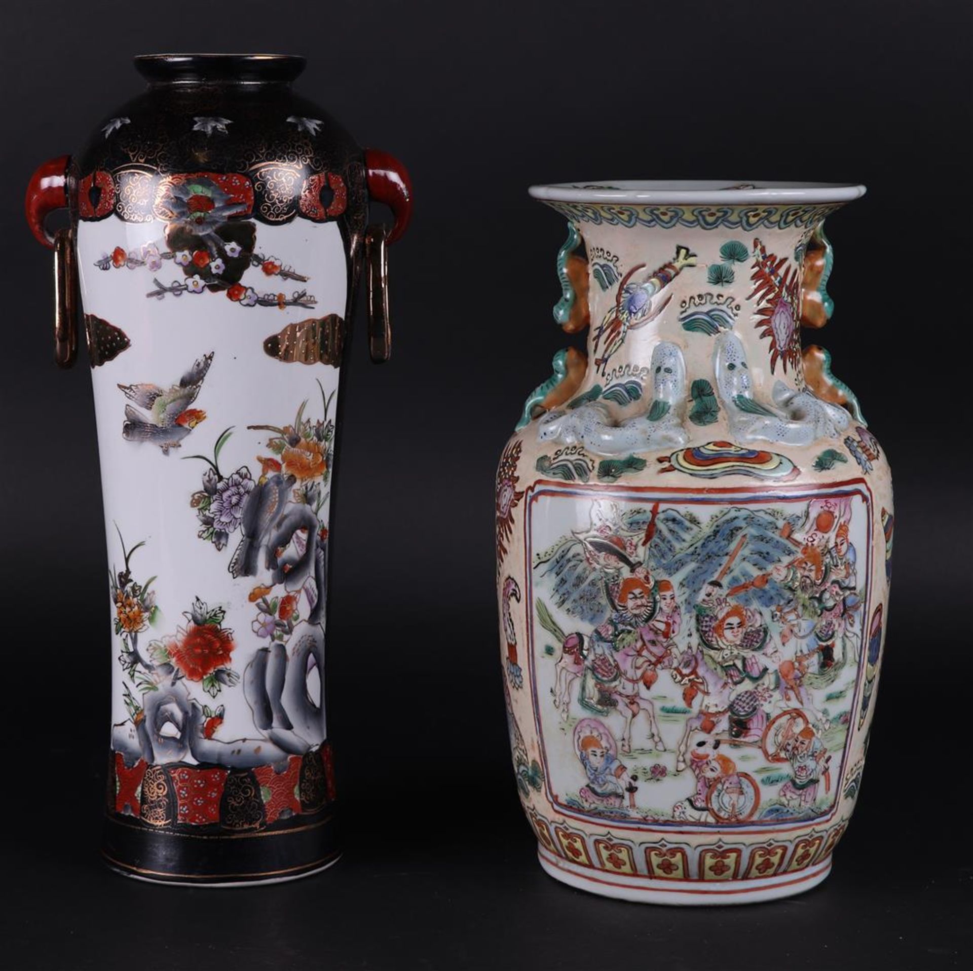 A lot  with  (2) porcelain vases. China, 2nd half 20th century.