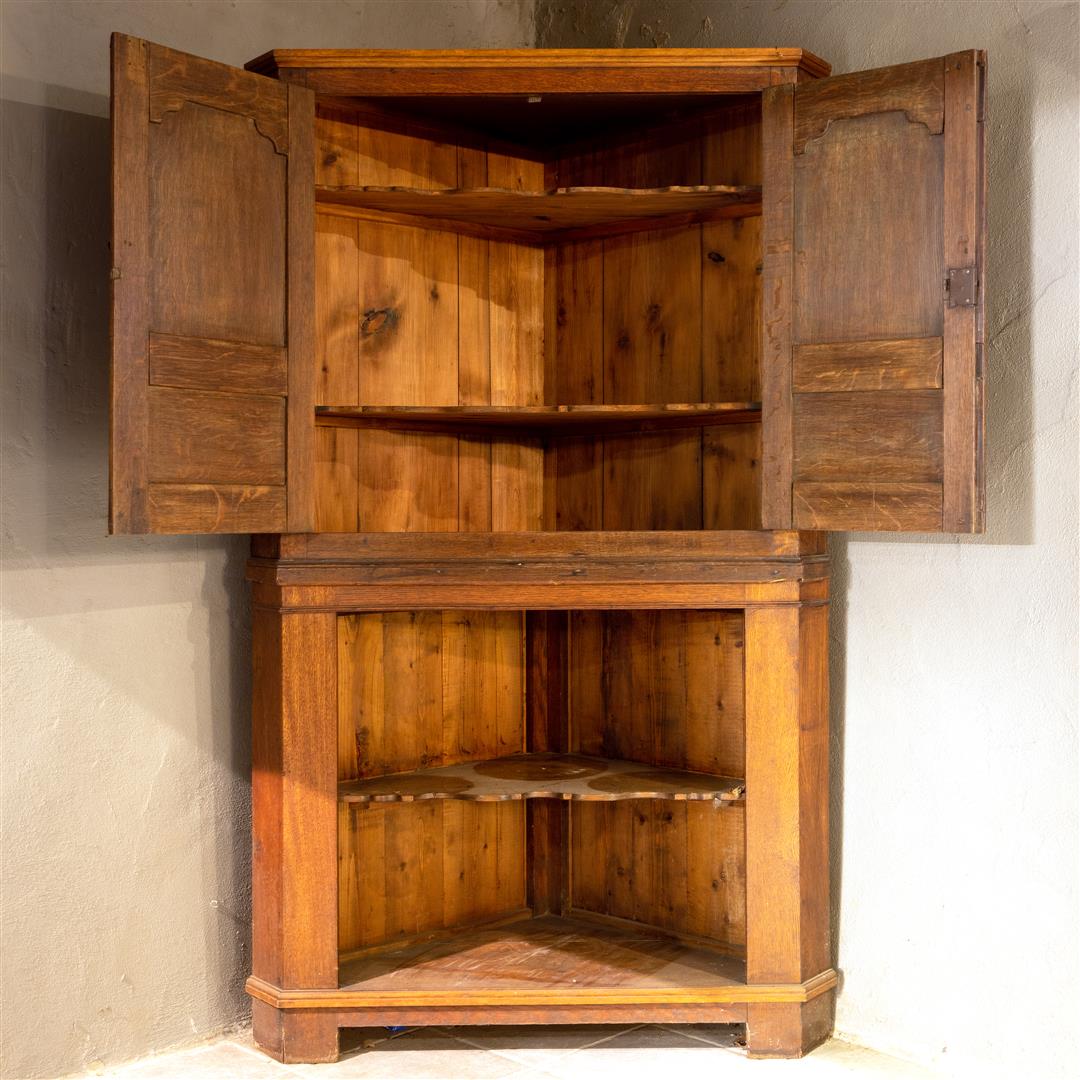 A 19th century oak corner cabinet with two doors and a shelf. - Image 3 of 3