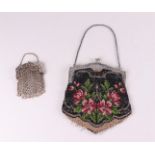 A lot of 2 silver purses. Netherlands, 1st half 20th century. Gross weight 266 grams.