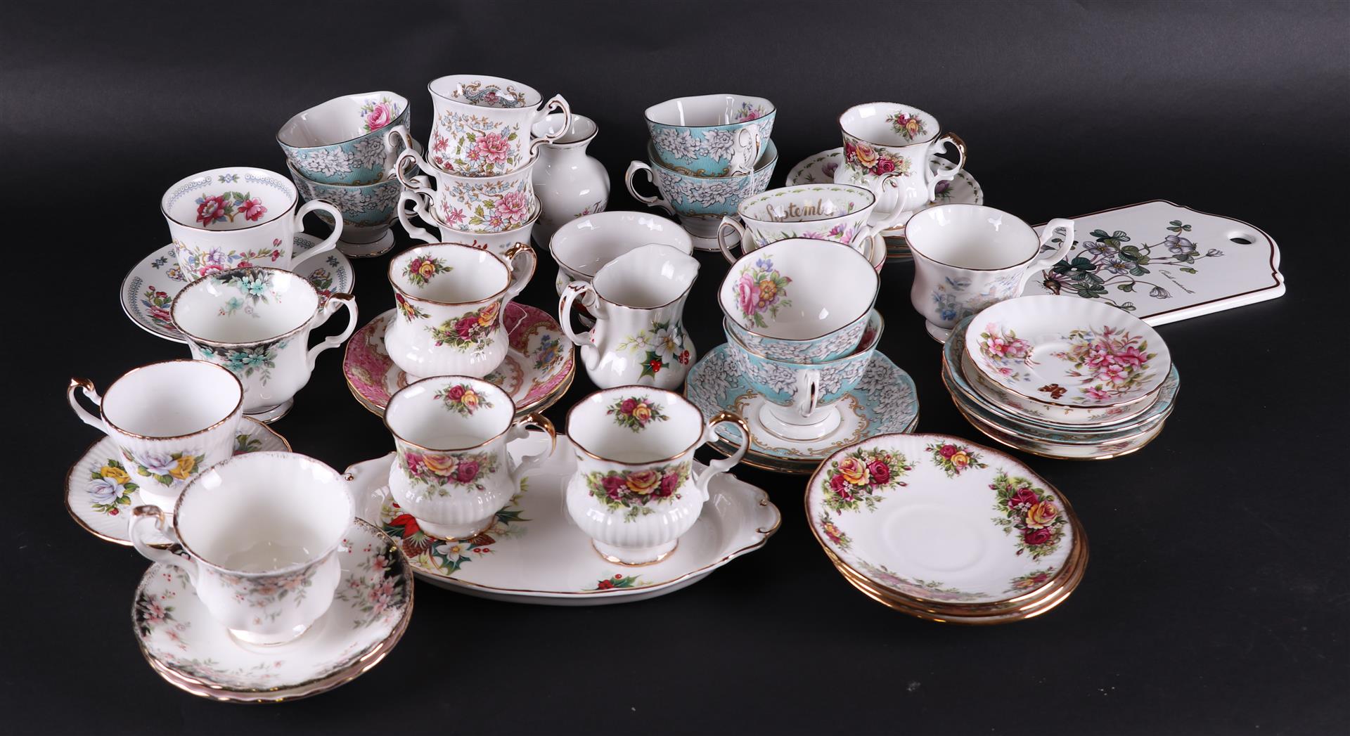 An extensive  lot  with various "Royal Albert" cups and saucers. - Image 2 of 12