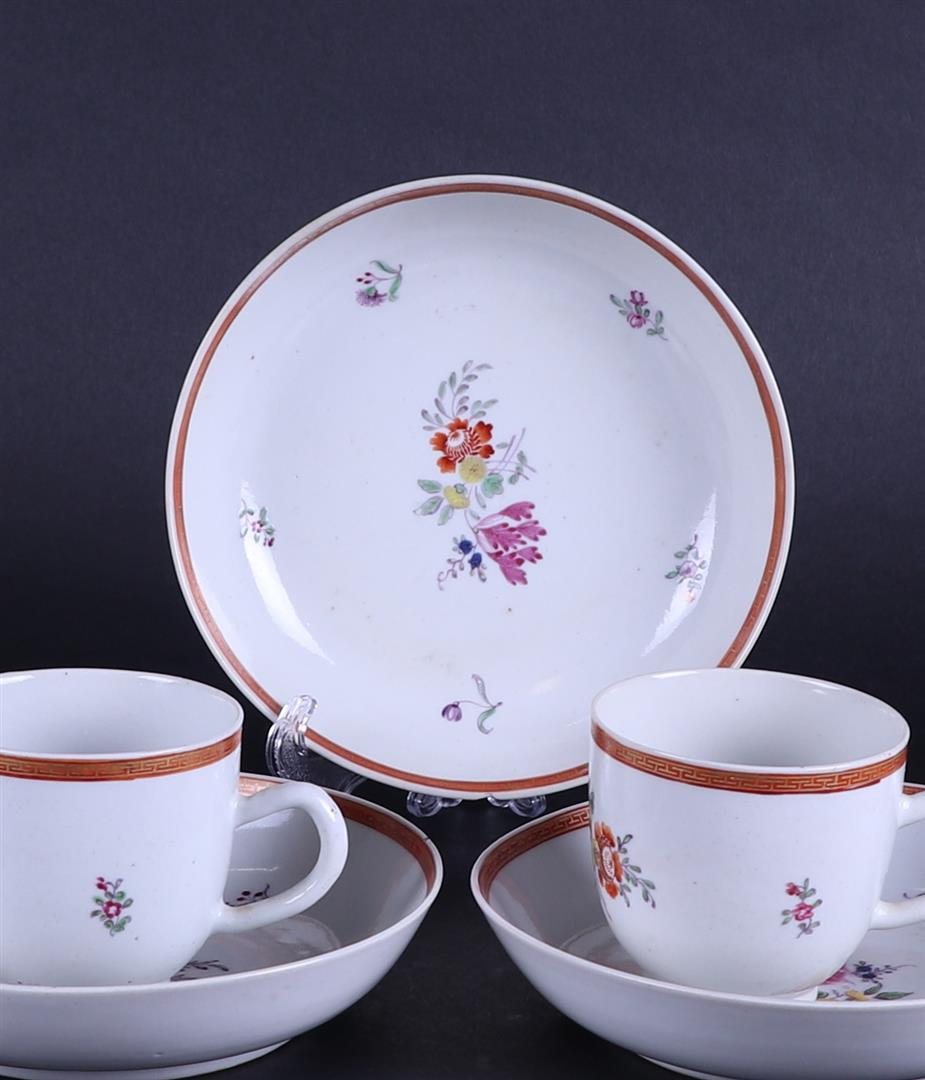 A set of  (5) porcelain Famile Rose cups and saucers. China, 18th century. - Image 3 of 3