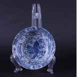 A porcelain "klapmuts" bowl with an antiquities decor. China Wanli ca 1620.