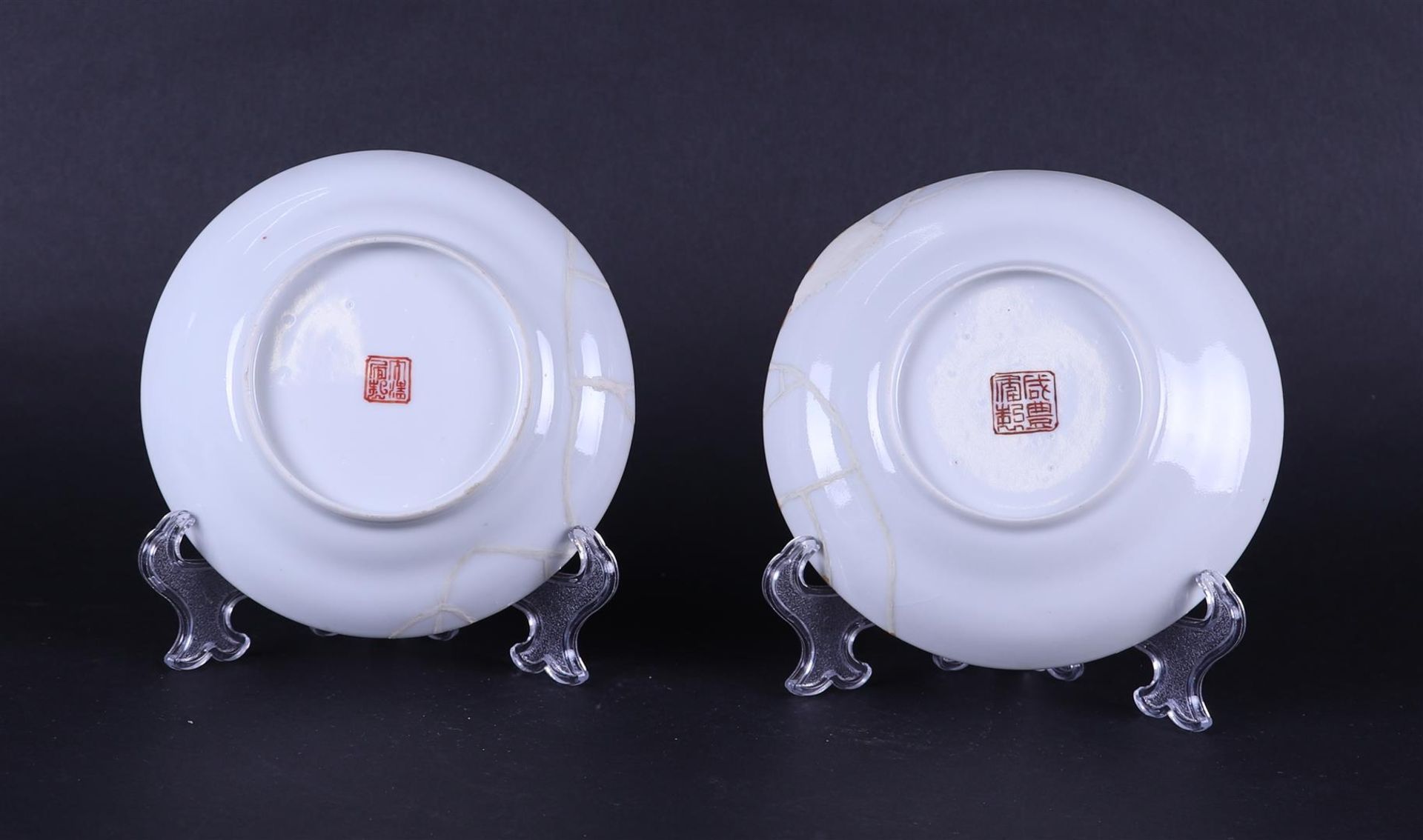 Two porcelain saucers Famille Rose with Wu Shuang Pu decoration. China, 19th century. - Bild 2 aus 2