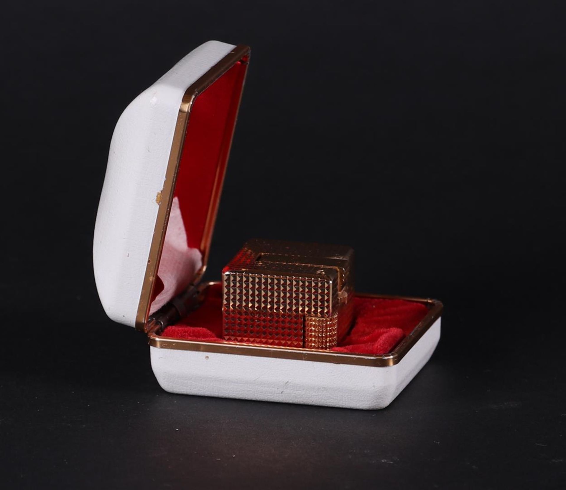 A Bucherer Ippag Dice lighter, ca. 1970. Lighter in original white case (ipag dice).