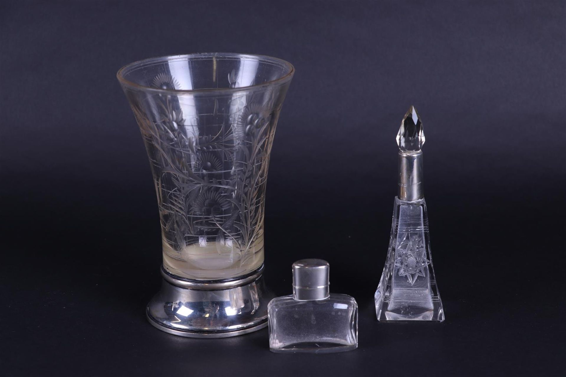 A lot consisting of 3 glass objects with silver frames, including a perfume bottle.