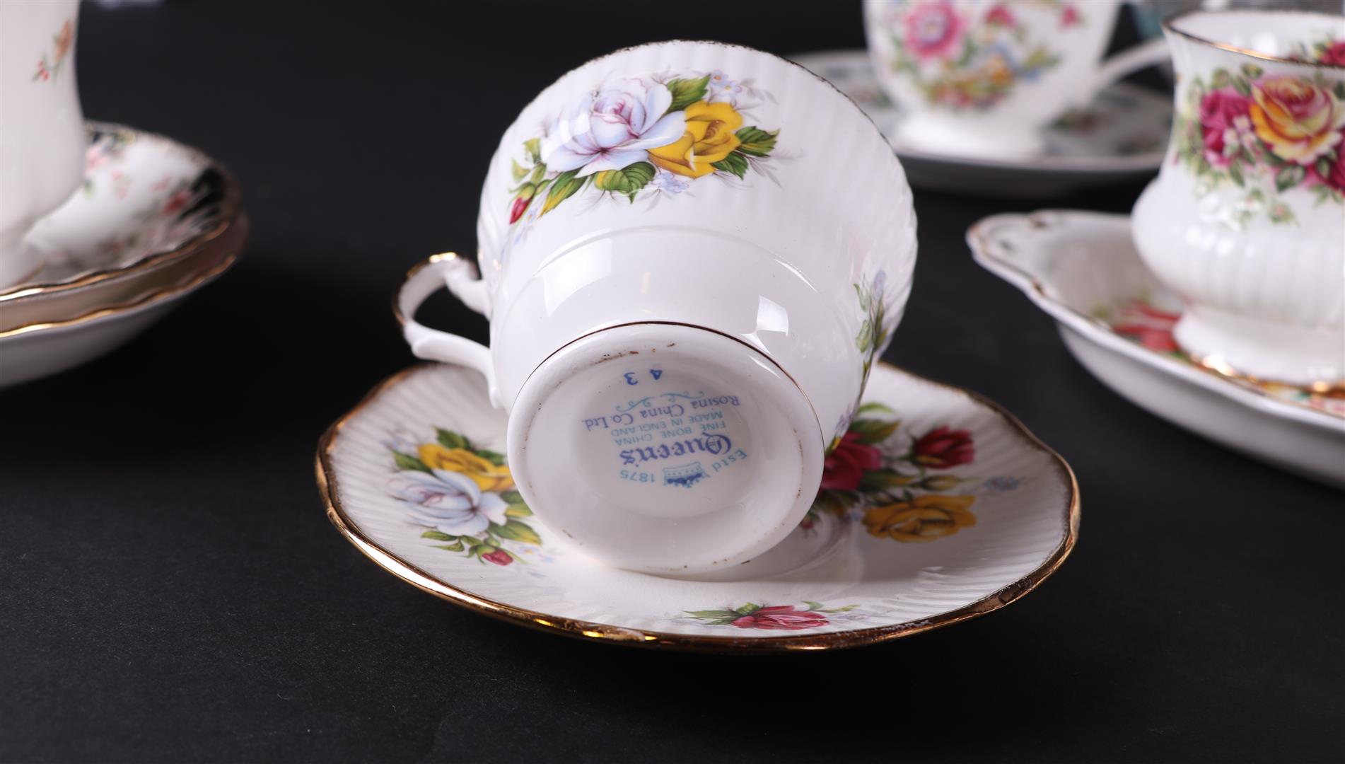 An extensive  lot  with various "Royal Albert" cups and saucers. - Image 12 of 12