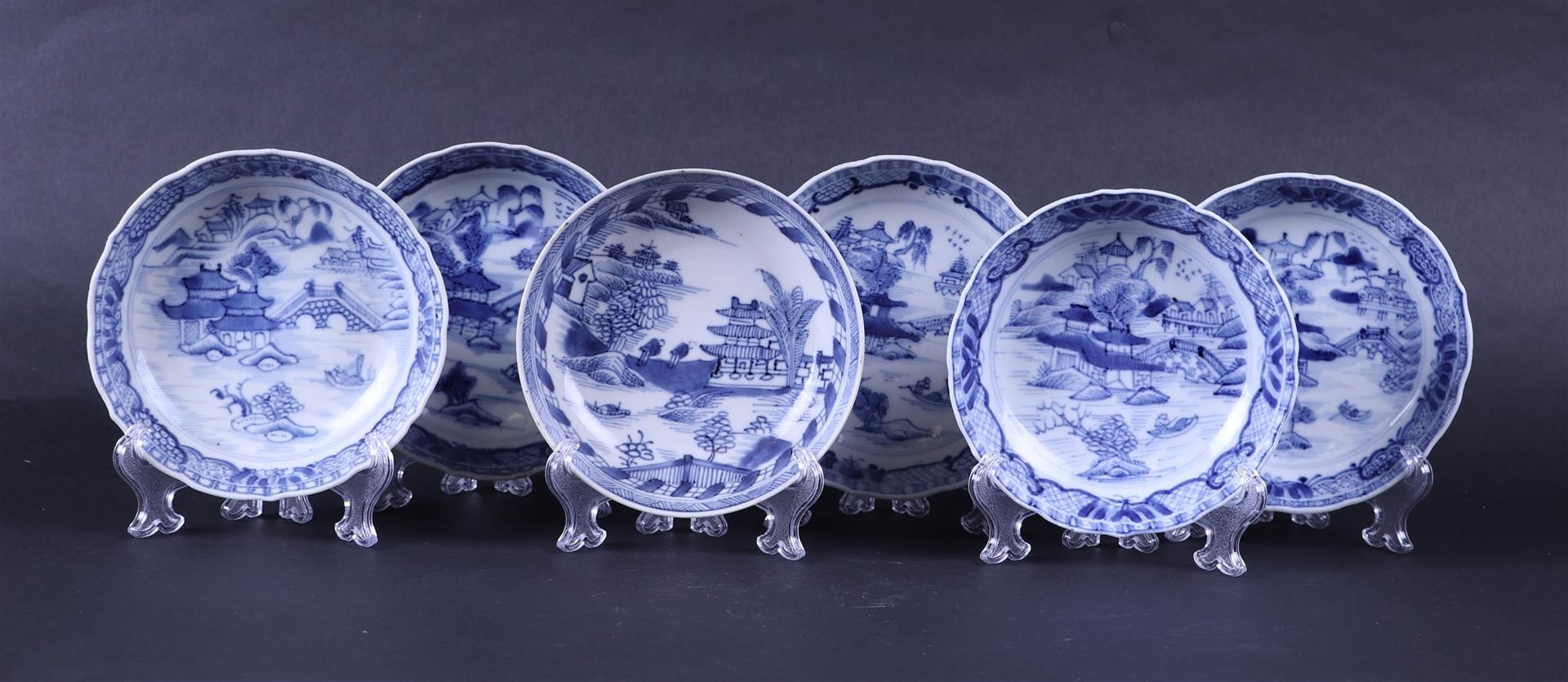 A set of porcelain dishes decorated with pagoda's in a landscape. China, late 18th century.