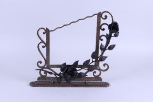 François Carion (1884-?), Wrought iron frame for photos or mirror.