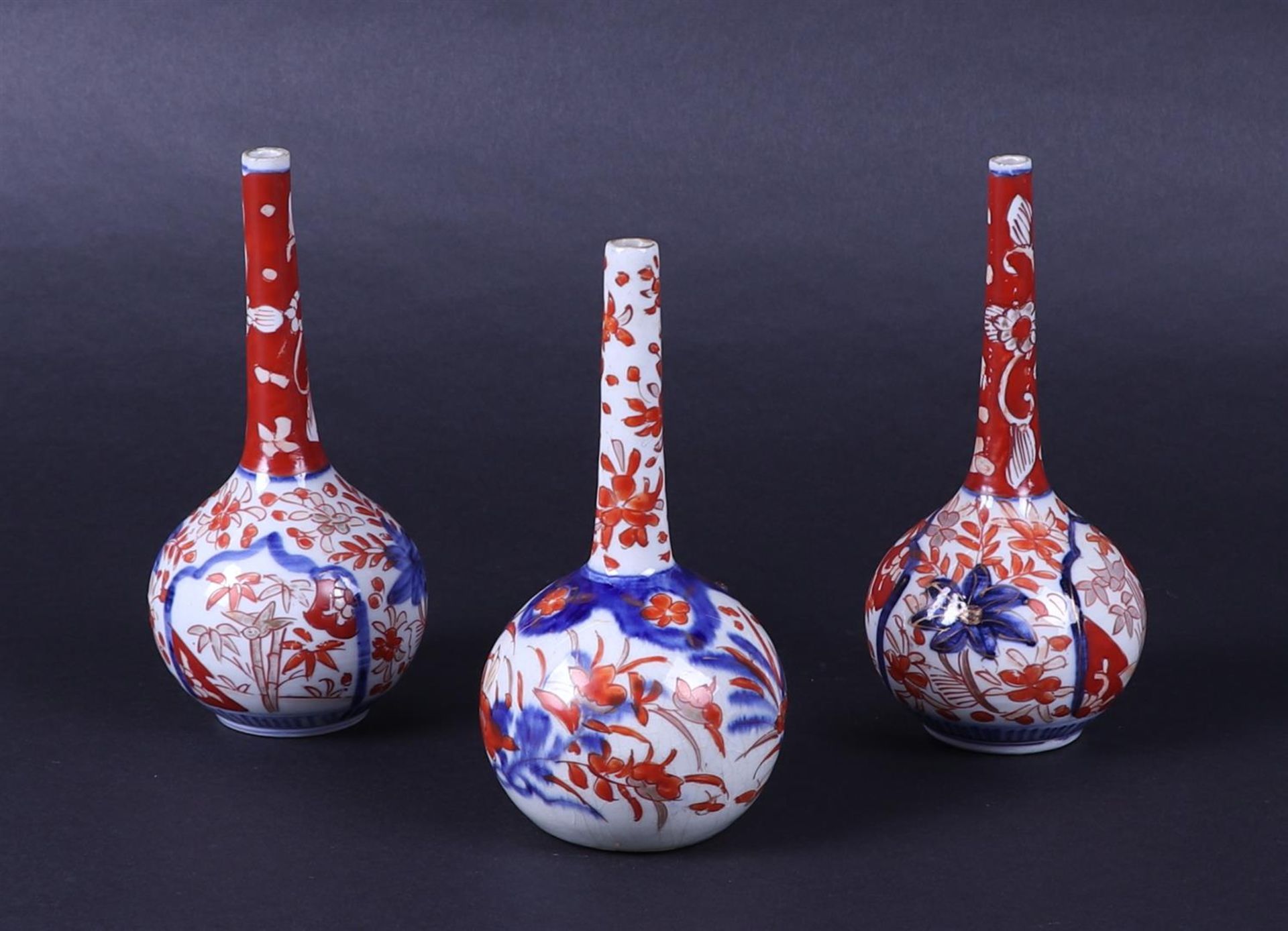 A lot of twelve Imari pipe vases. Japan, 19th century.
 - Image 6 of 6