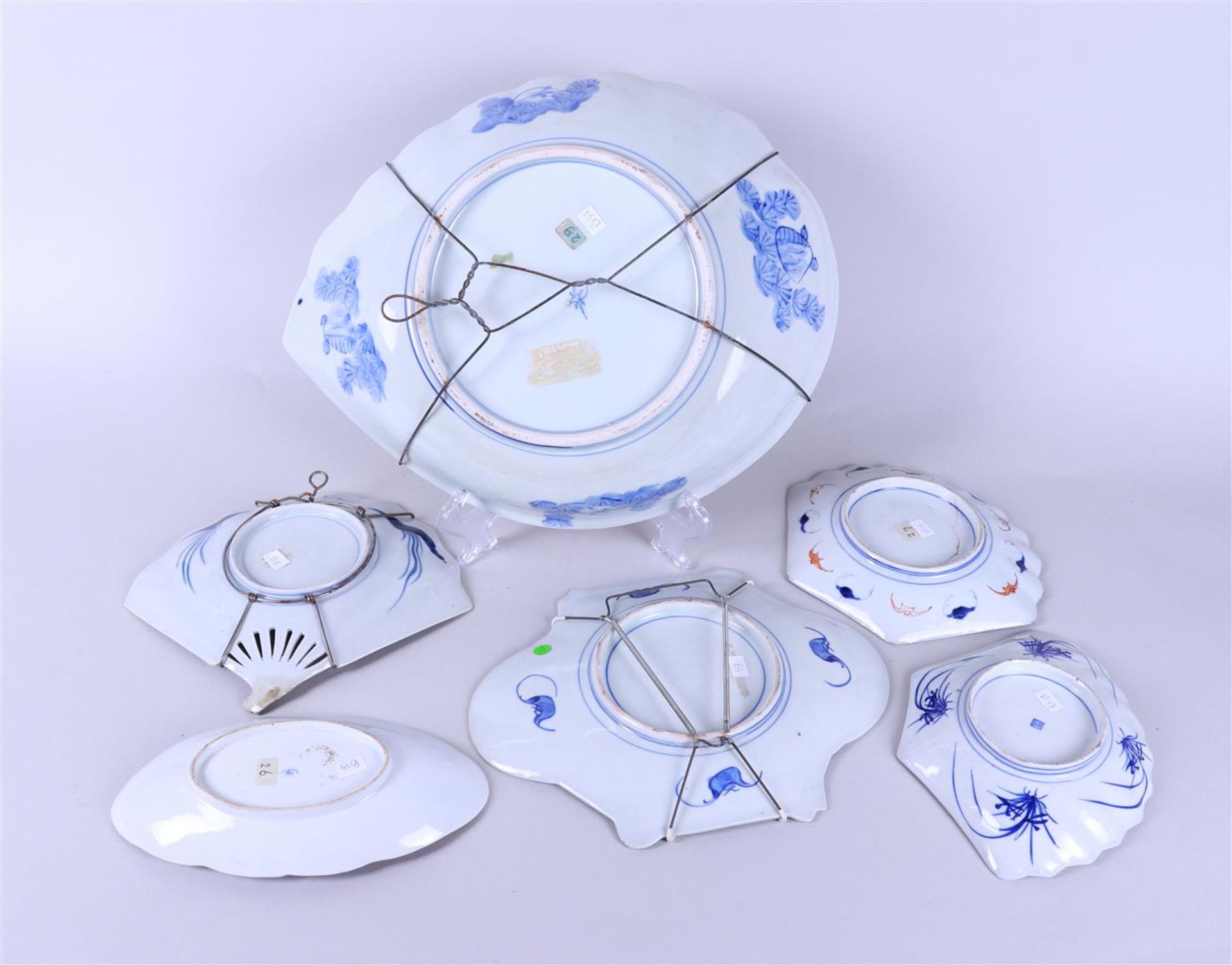 A set of three porcelain Imari plates. China, 18th century.
 - Image 2 of 3