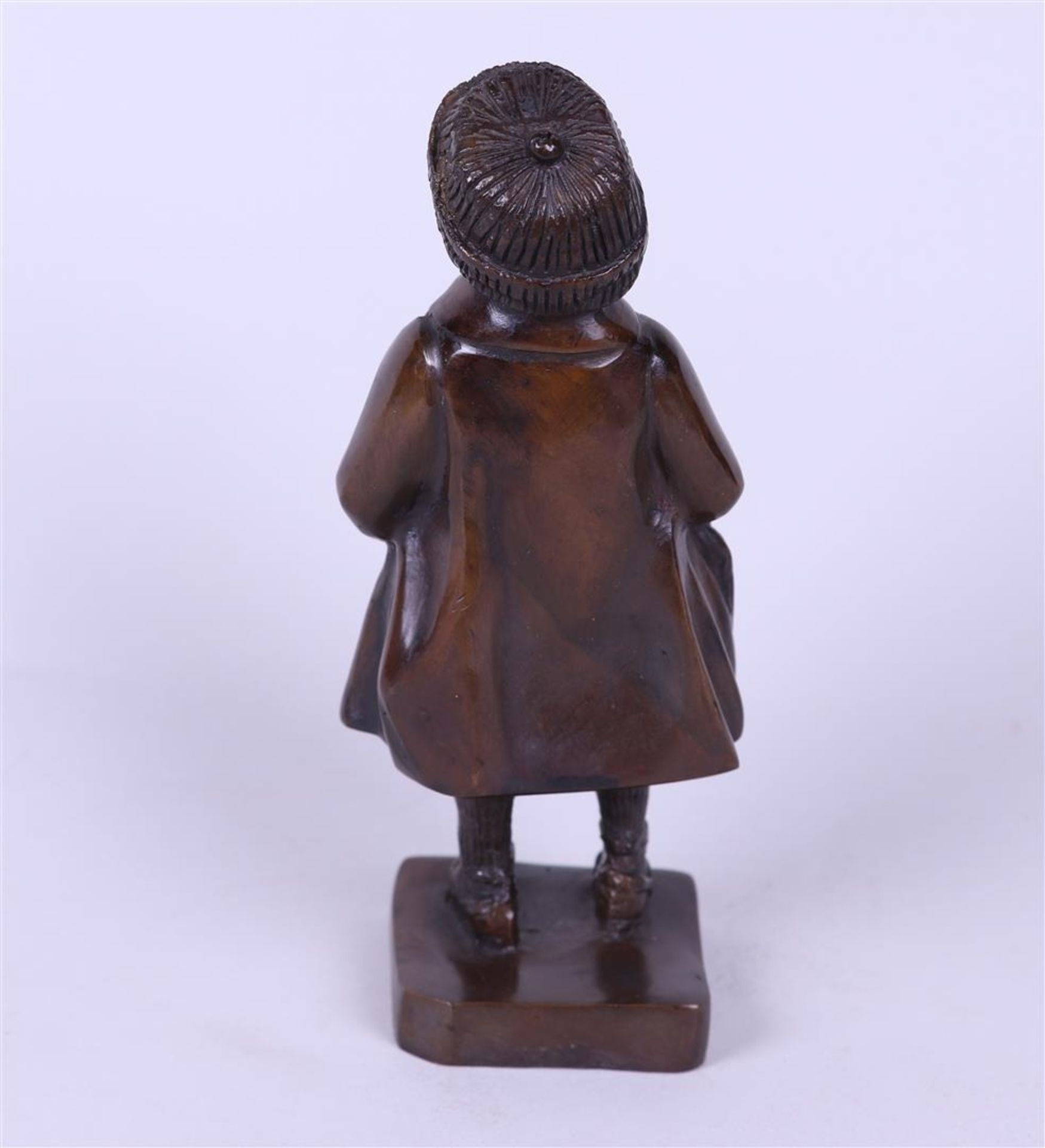 Brown Patinated Bronze Sculpture of a Little Boy (20th Century) - Bild 3 aus 4