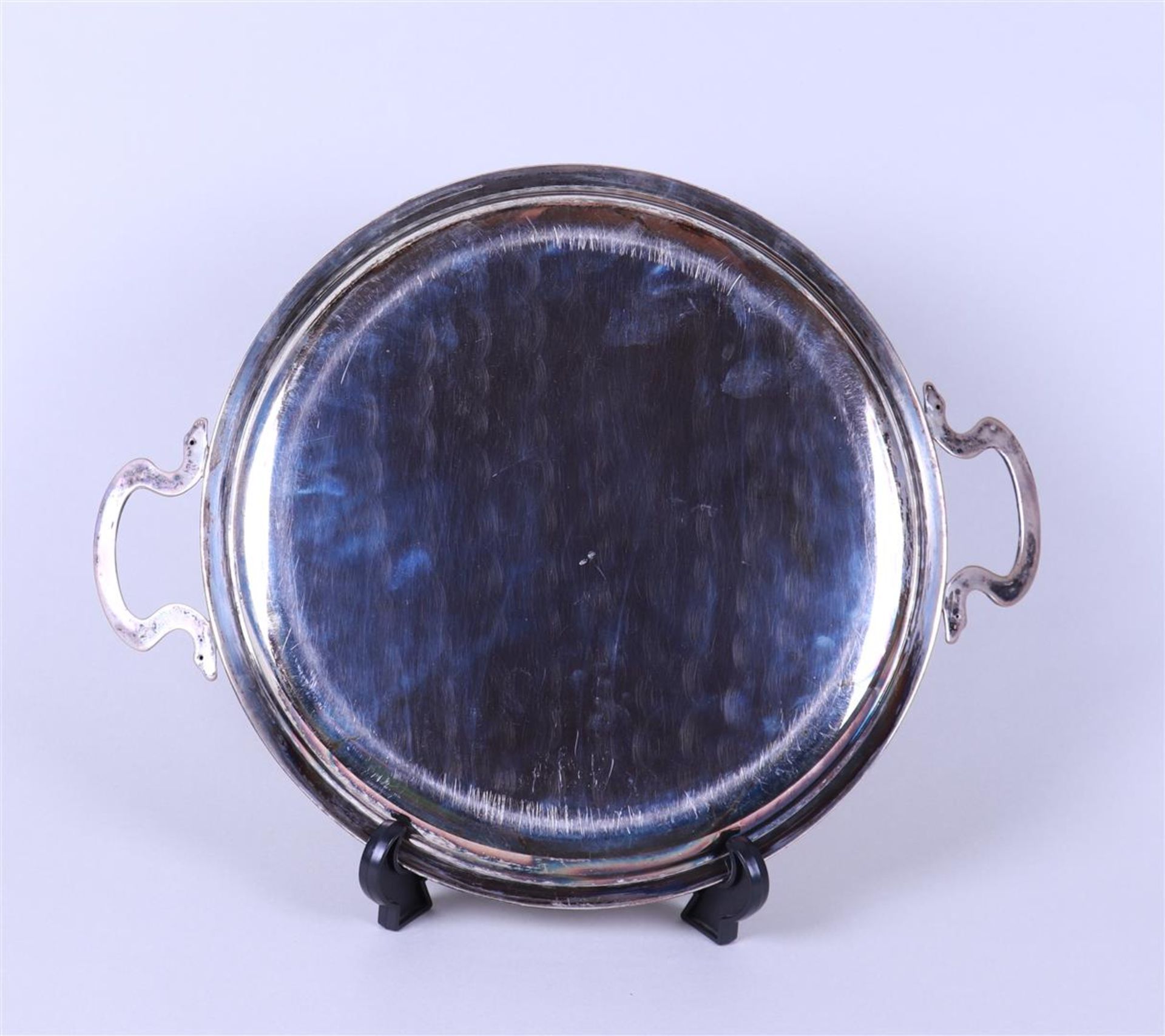 Silver tray. Marked, among other things: 800 and unclear (verso). 