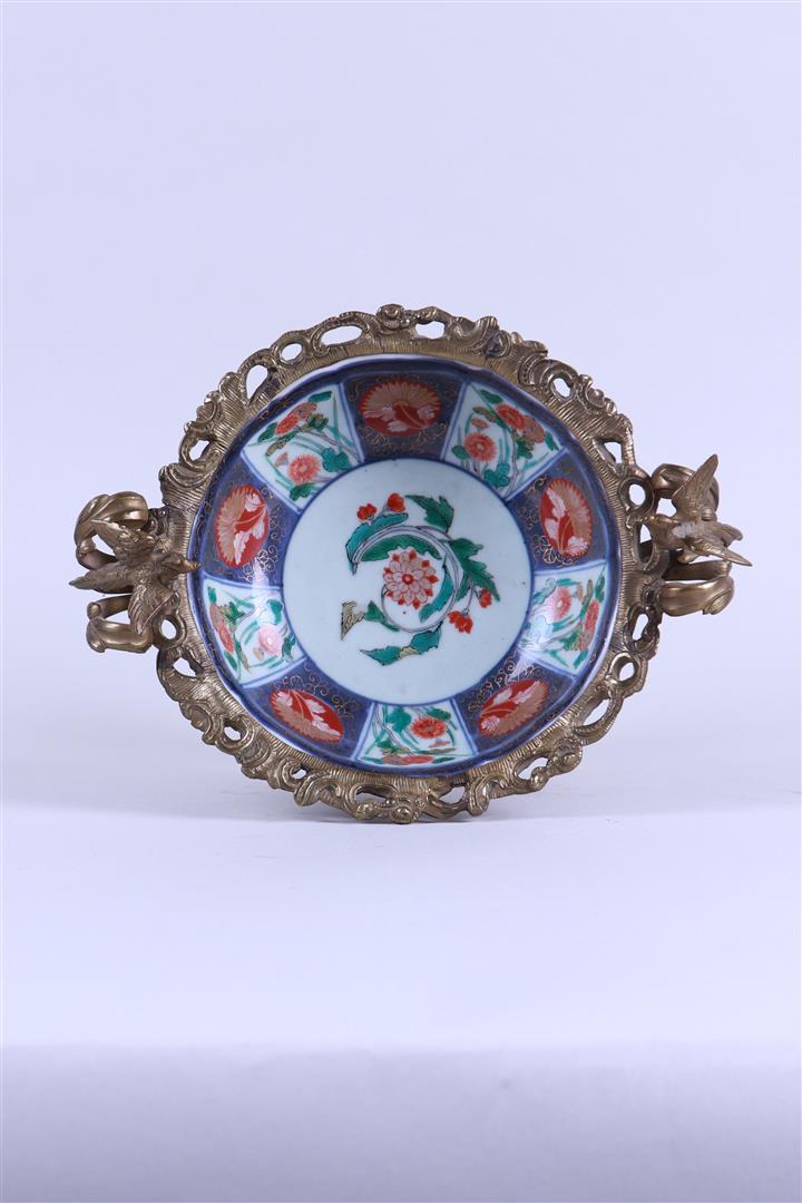 A Samson Imari bowl in bronze frame with phoenixes - Image 3 of 4