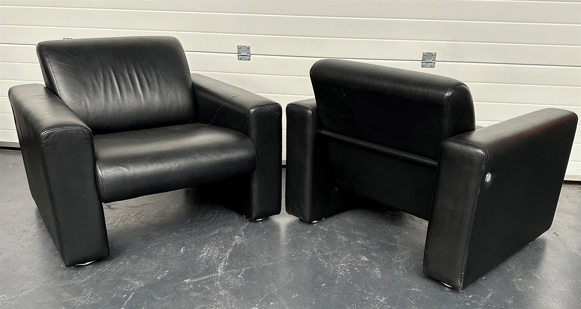 A set of (2) black leather Artifort lounge armchairs. 20th century.