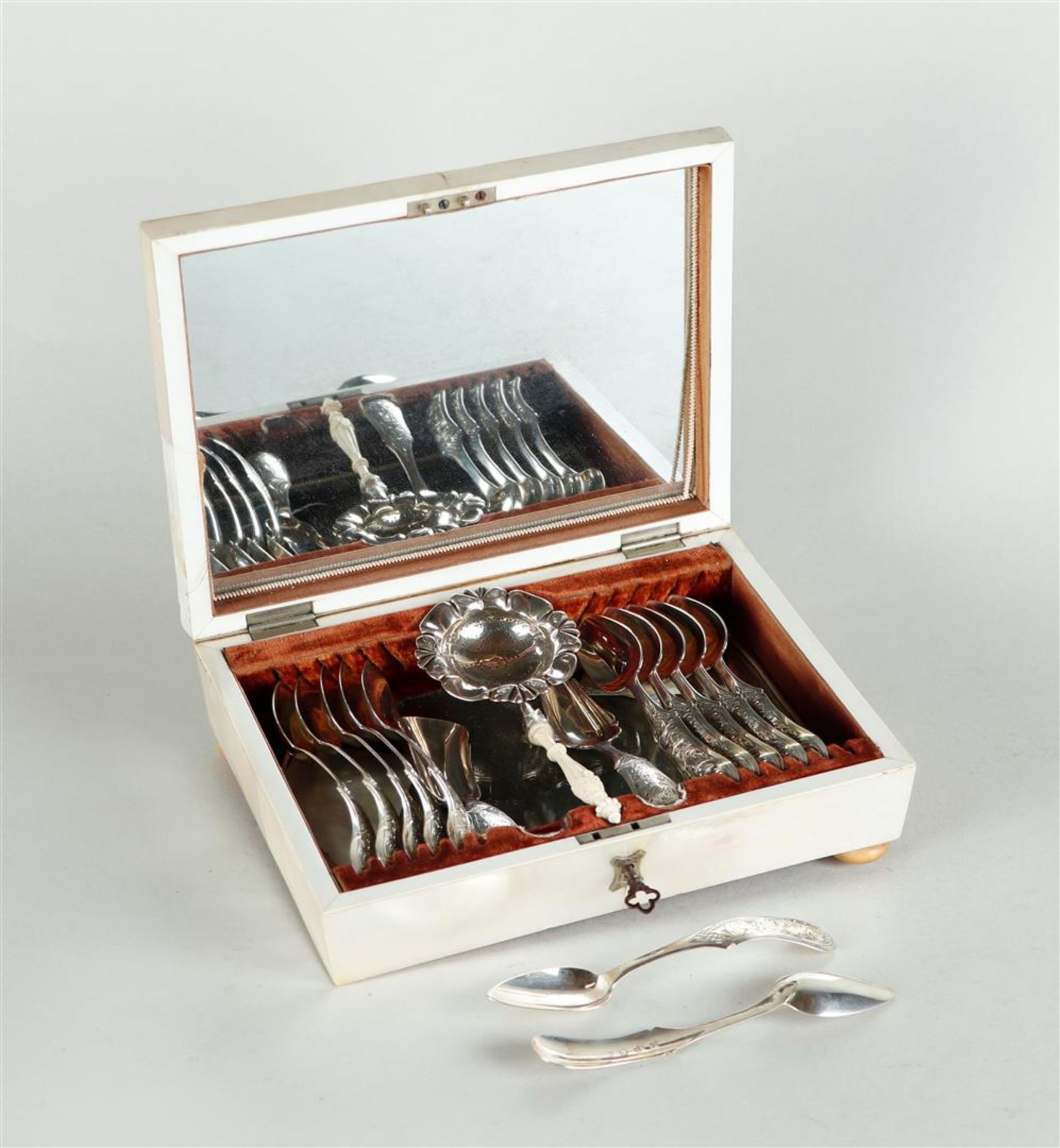 Mother of pearl box with silver spoons, forks and tea strainer. - Image 3 of 4