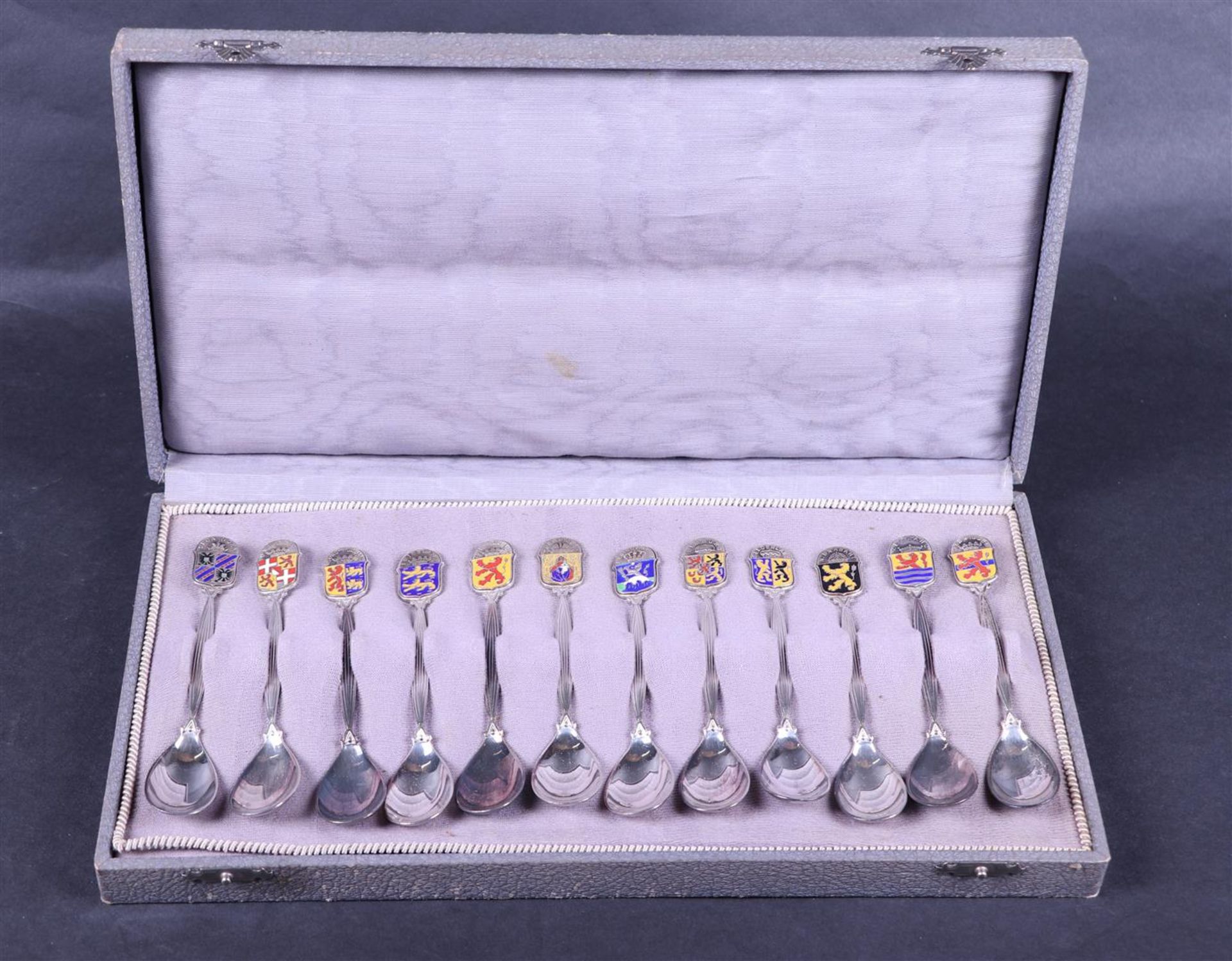 A lot with silver-plated provincial spoons. 