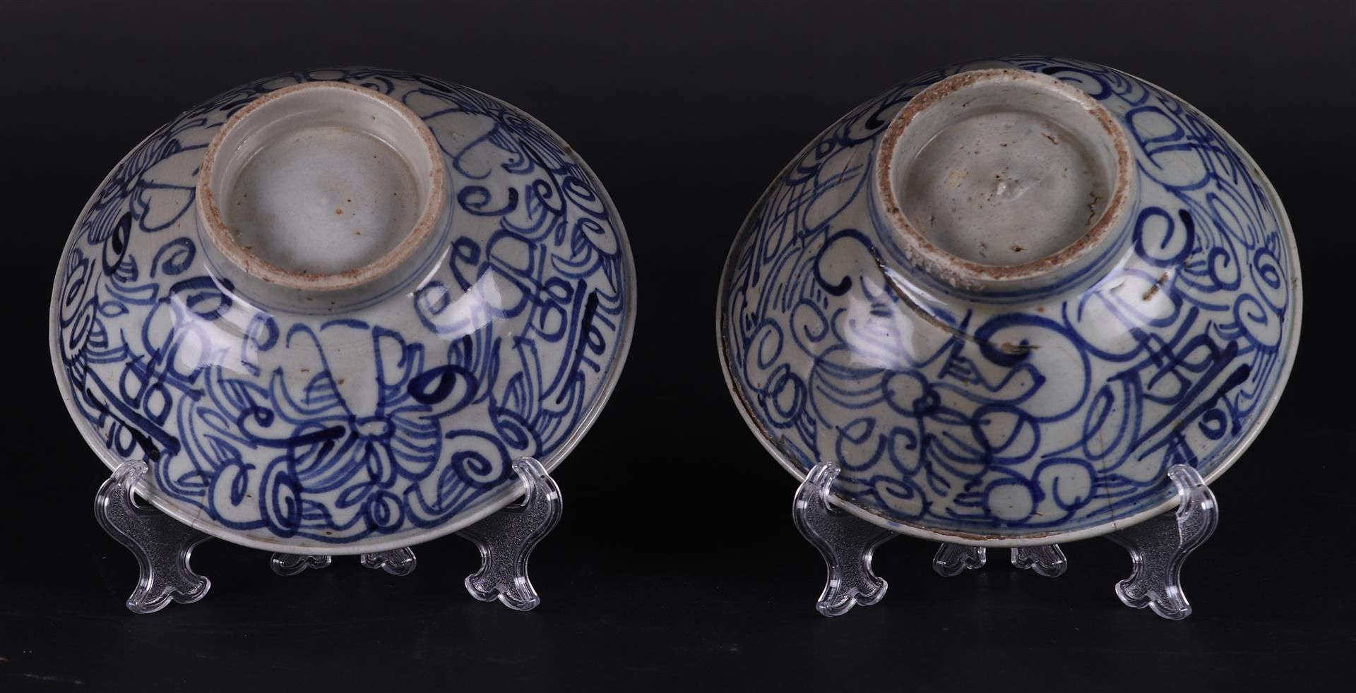 A lot with (2) peasants bowls. China, 19th century.
 - Image 2 of 3